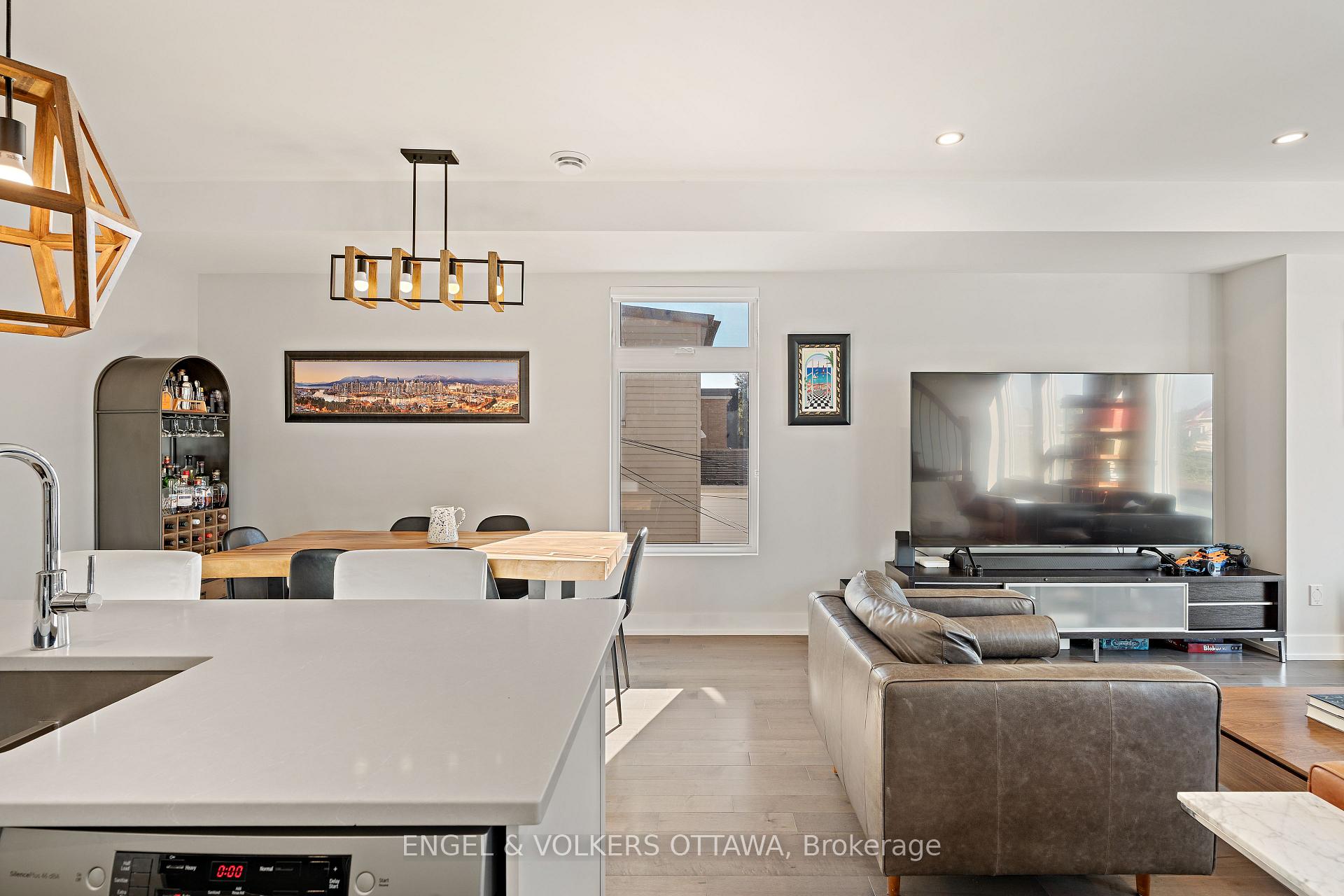 Photo 13 of 68 Jolliet Avenue, Ottawa, Vanier — HOMEH