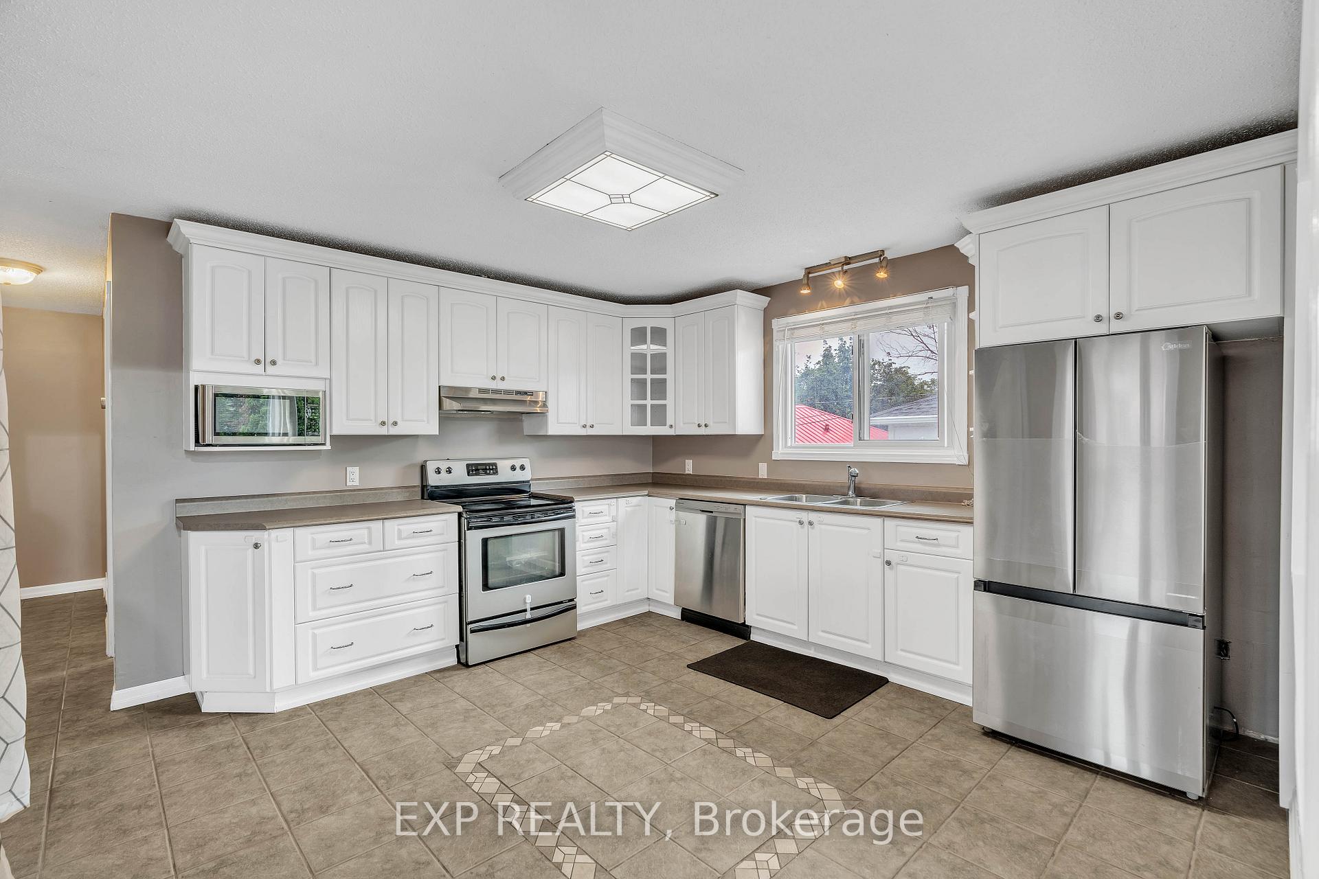 Photo 9 of Unit A, 244 Bradley Avenue, Ottawa, Vanier — HOMEH