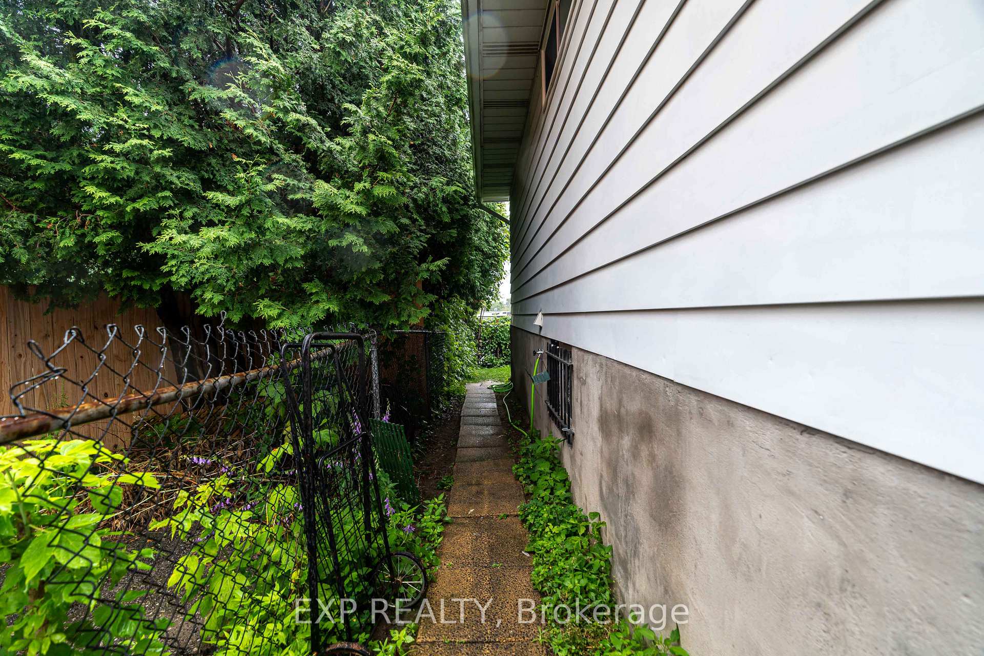 Photo 16 of Unit A, 244 Bradley Avenue, Ottawa, Vanier — HOMEH