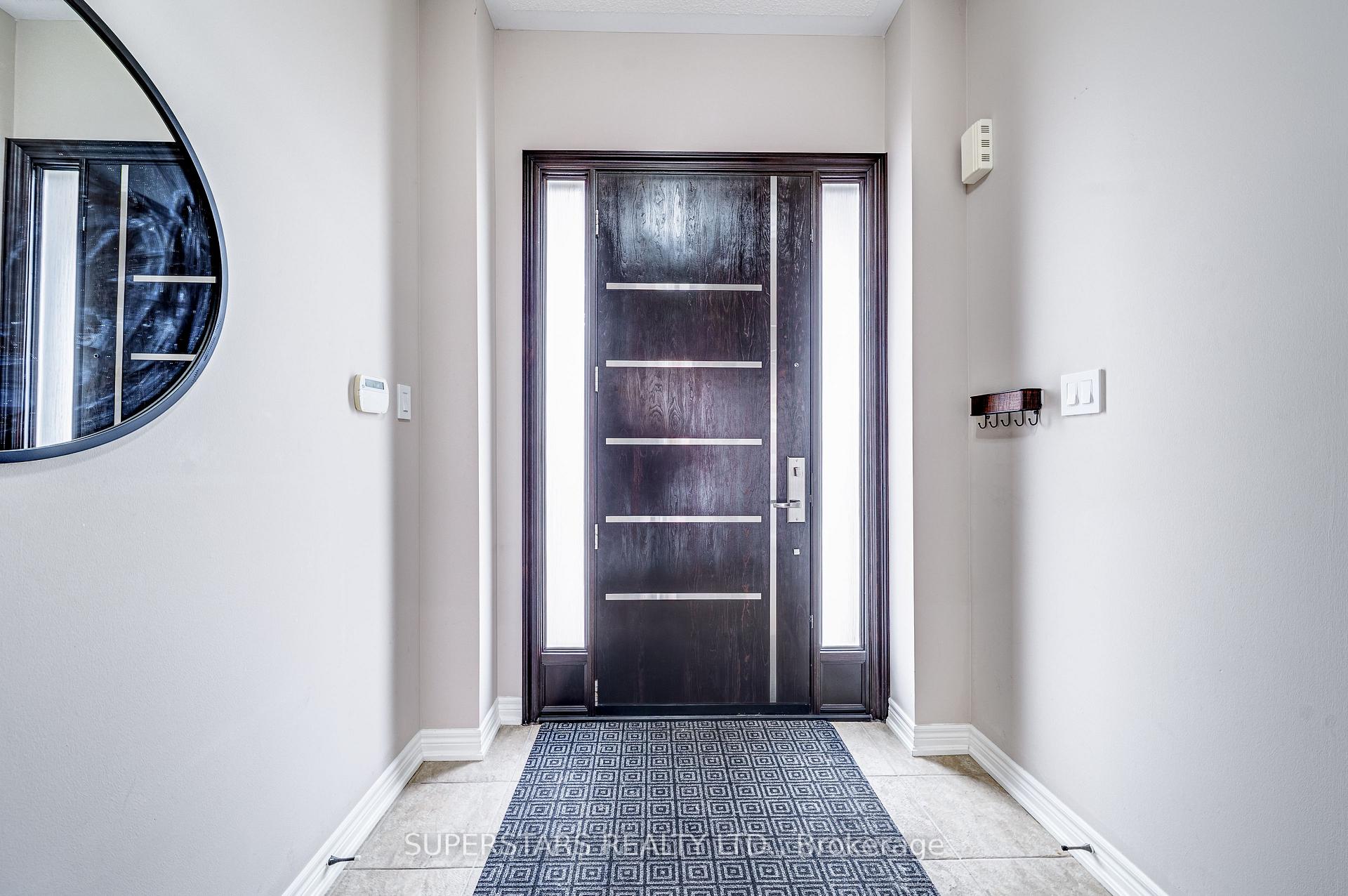 Photo 3 of 106 White Beach Crescent, Vaughan, Patterson — HOMEH