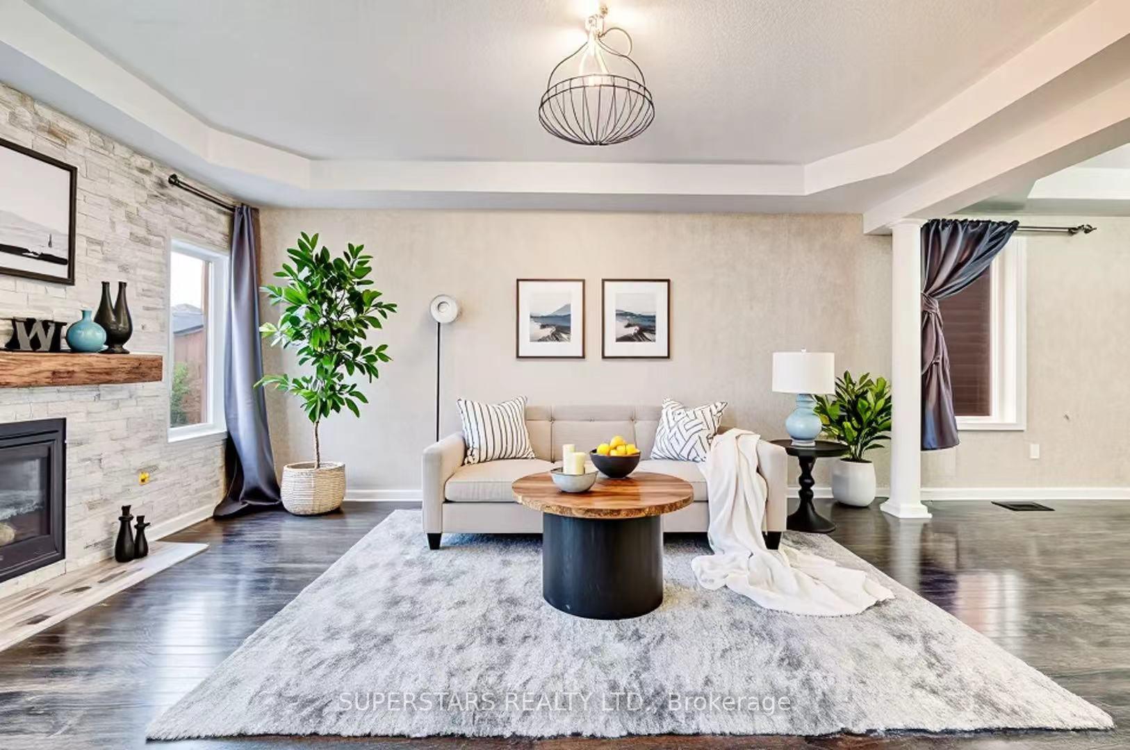 Photo 4 of 106 White Beach Crescent, Vaughan, Patterson — HOMEH