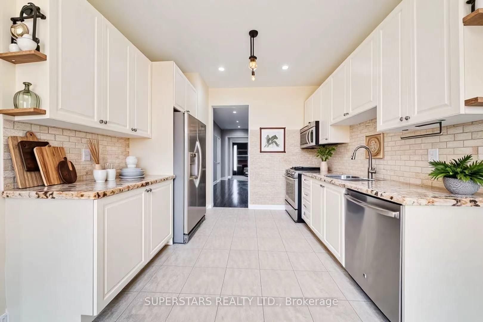 Photo 6 of 106 White Beach Crescent, Vaughan, Patterson — HOMEH