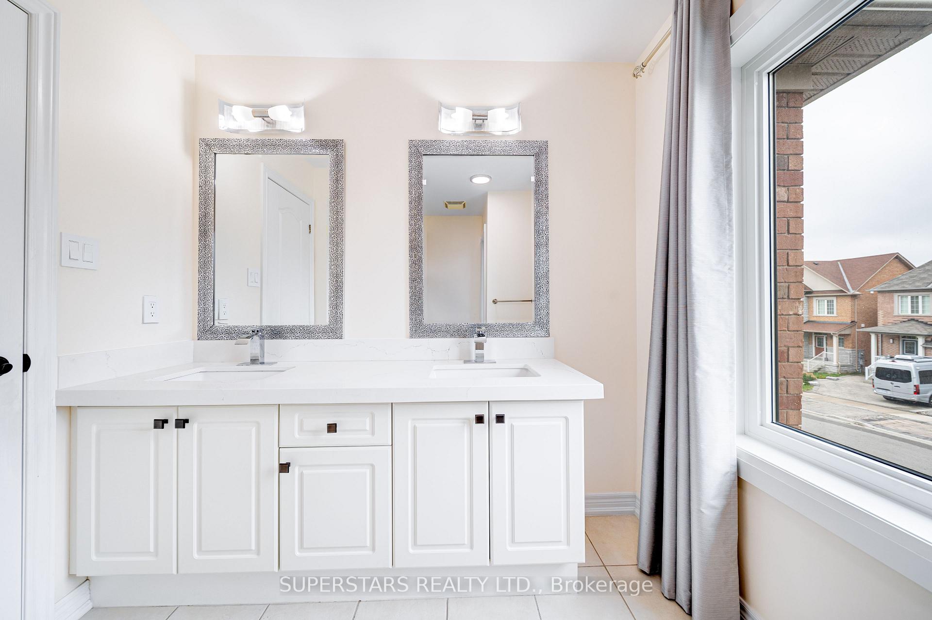 Photo 13 of 106 White Beach Crescent, Vaughan, Patterson — HOMEH