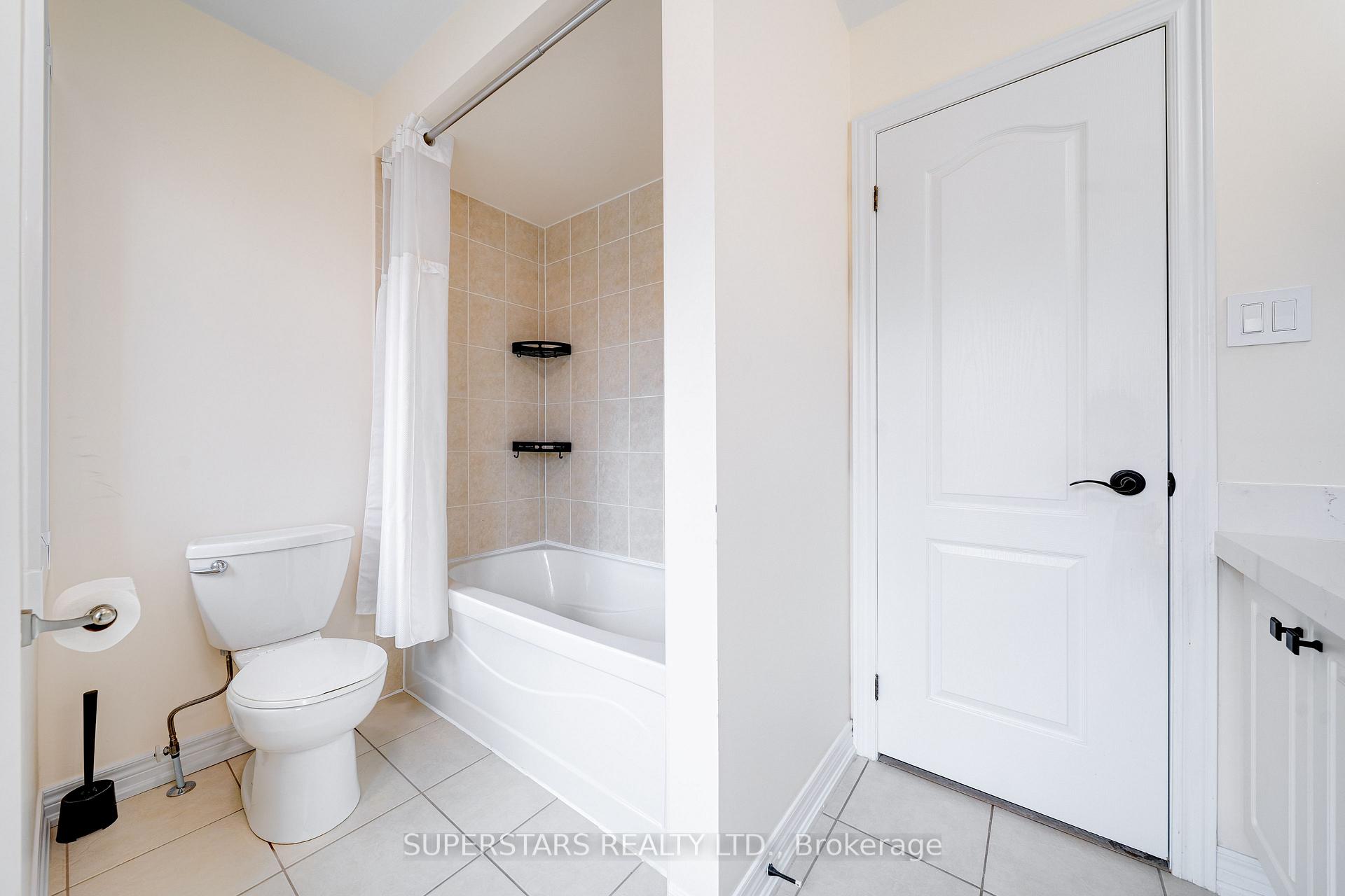 Photo 14 of 106 White Beach Crescent, Vaughan, Patterson — HOMEH