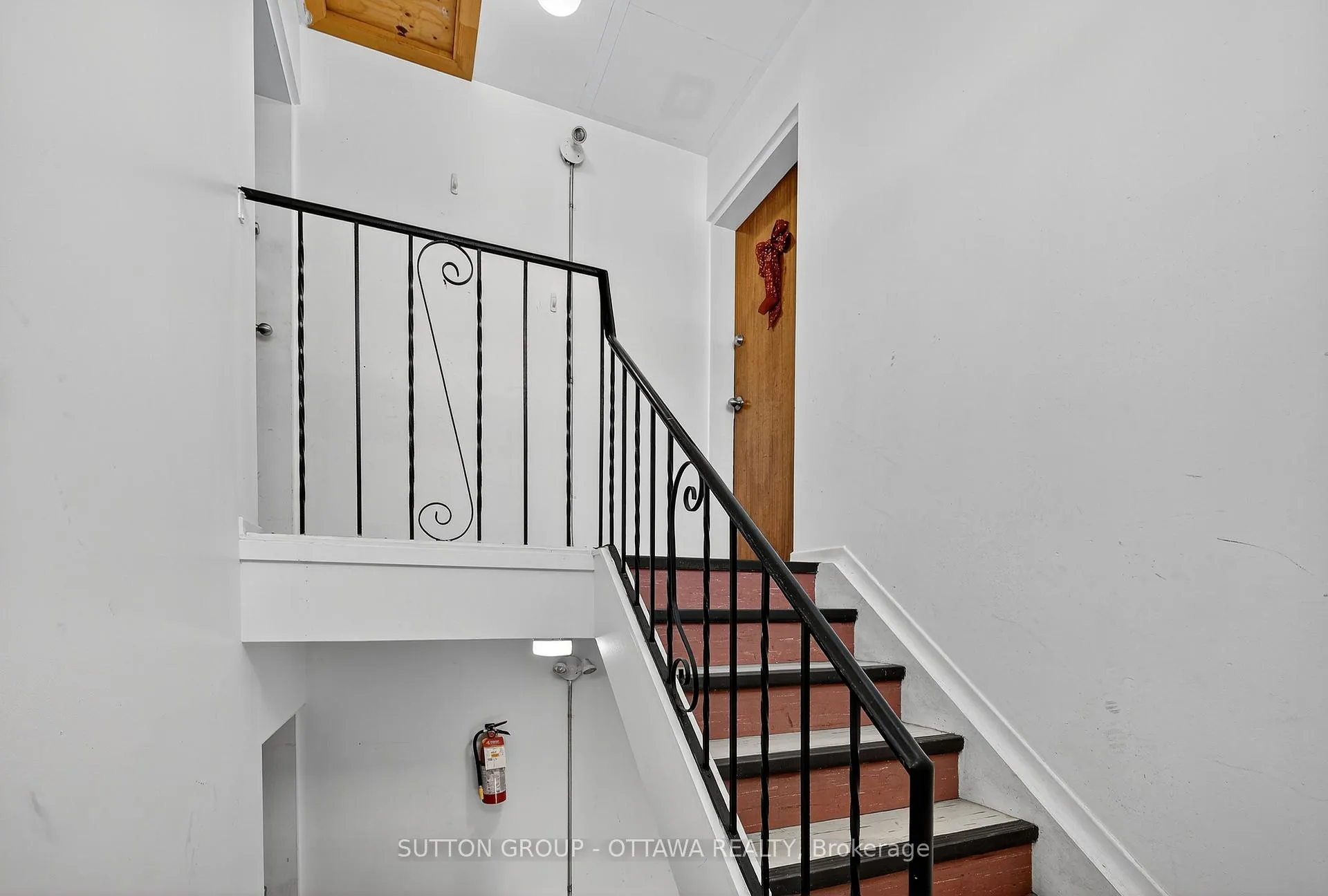 Photo 10 of 370 Belisle Street, Ottawa, Vanier — HOMEH