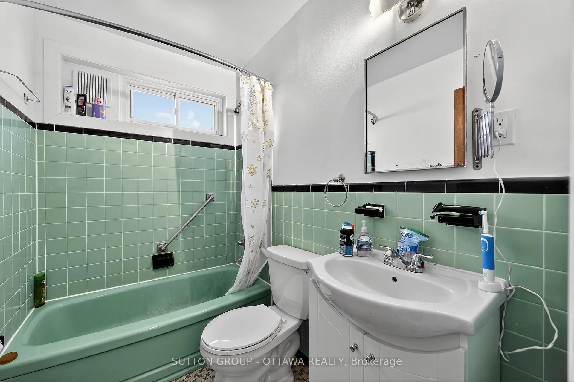 Photo 23 of 370 Belisle Street, Ottawa, Vanier — HOMEH