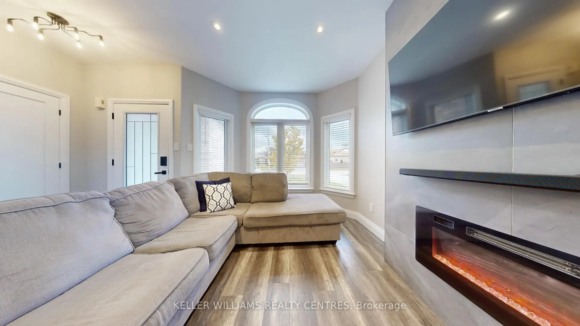 Photo 10 of 196 Marsellus Drive, Barrie, Holly — HOMEH