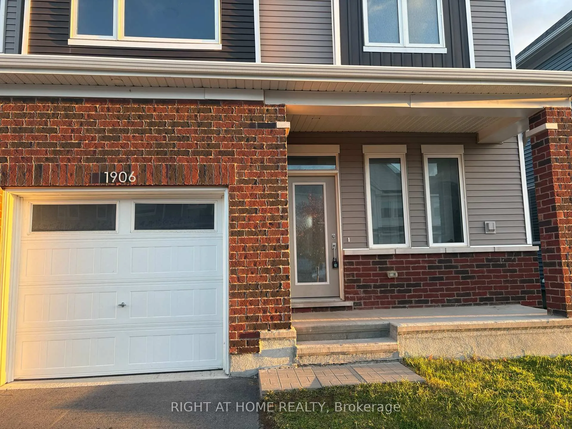 Photo 2 of 1906 Haiku Street, Ottawa, Barrhaven - Half Moon Bay — HOMEH