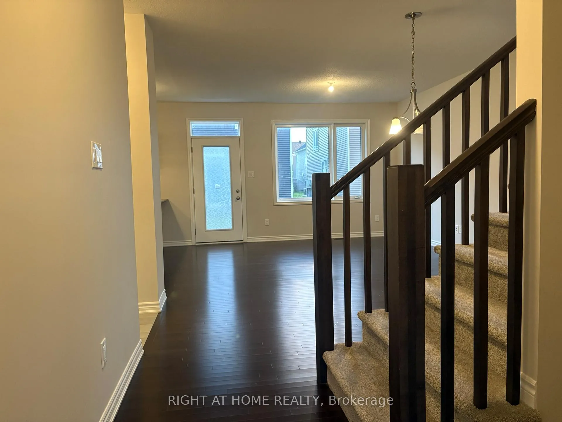 Photo 3 of 1906 Haiku Street, Ottawa, Barrhaven - Half Moon Bay — HOMEH