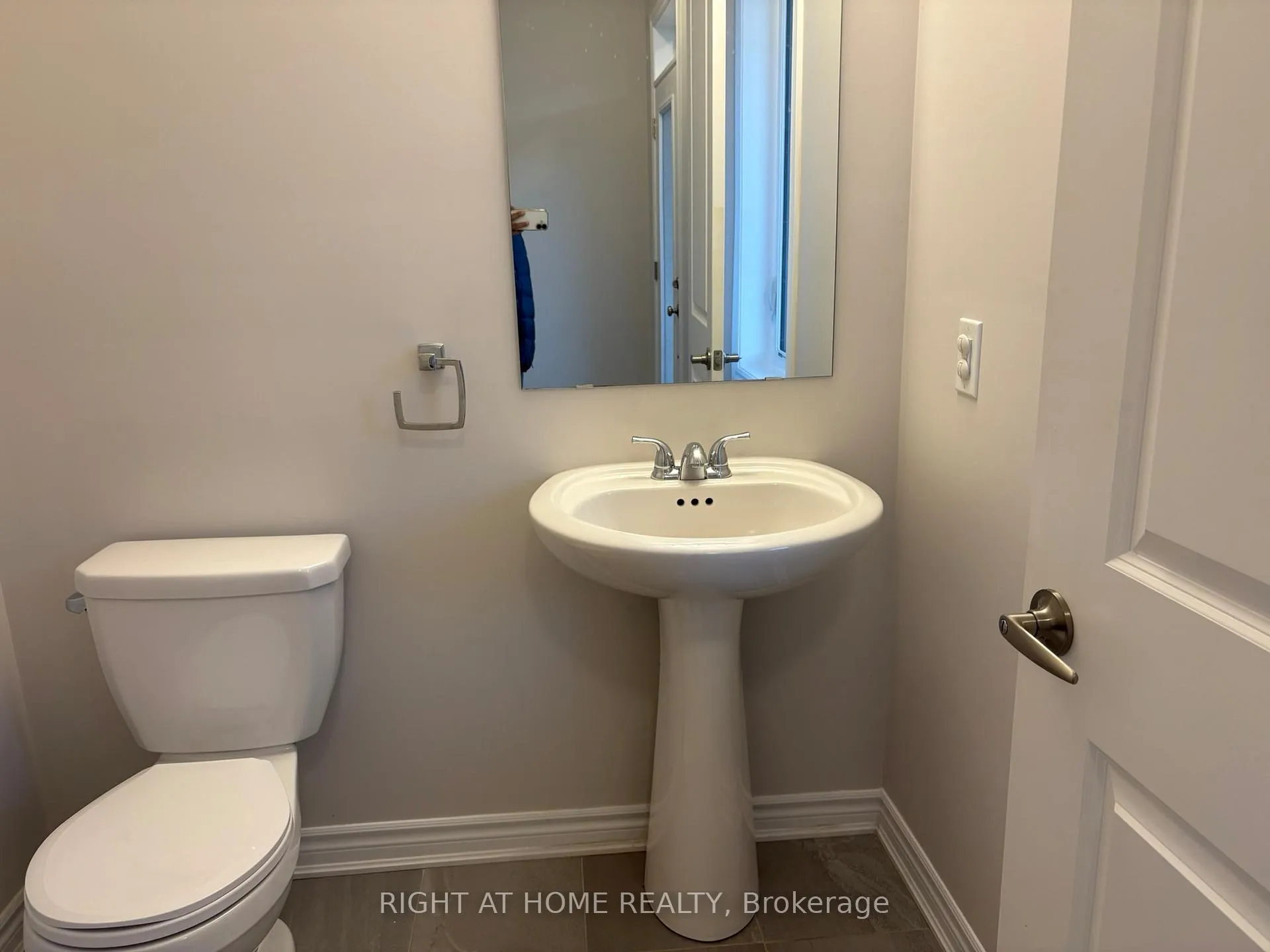 Photo 4 of 1906 Haiku Street, Ottawa, Barrhaven - Half Moon Bay — HOMEH