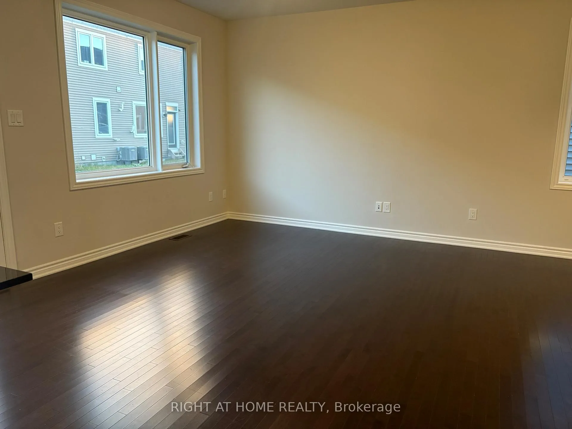Photo 5 of 1906 Haiku Street, Ottawa, Barrhaven - Half Moon Bay — HOMEH