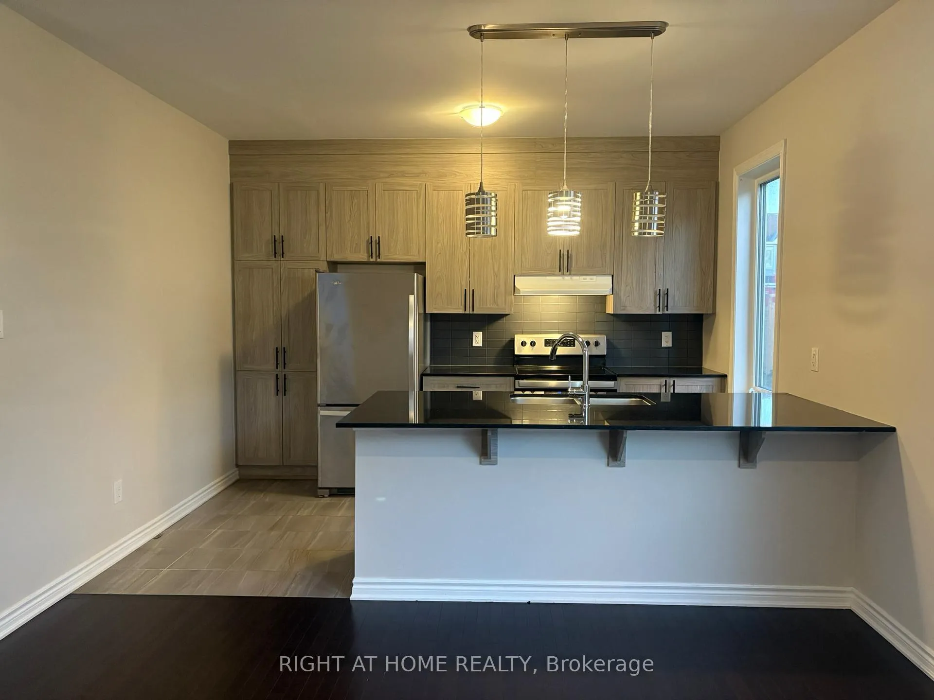 Photo 9 of 1906 Haiku Street, Ottawa, Barrhaven - Half Moon Bay — HOMEH