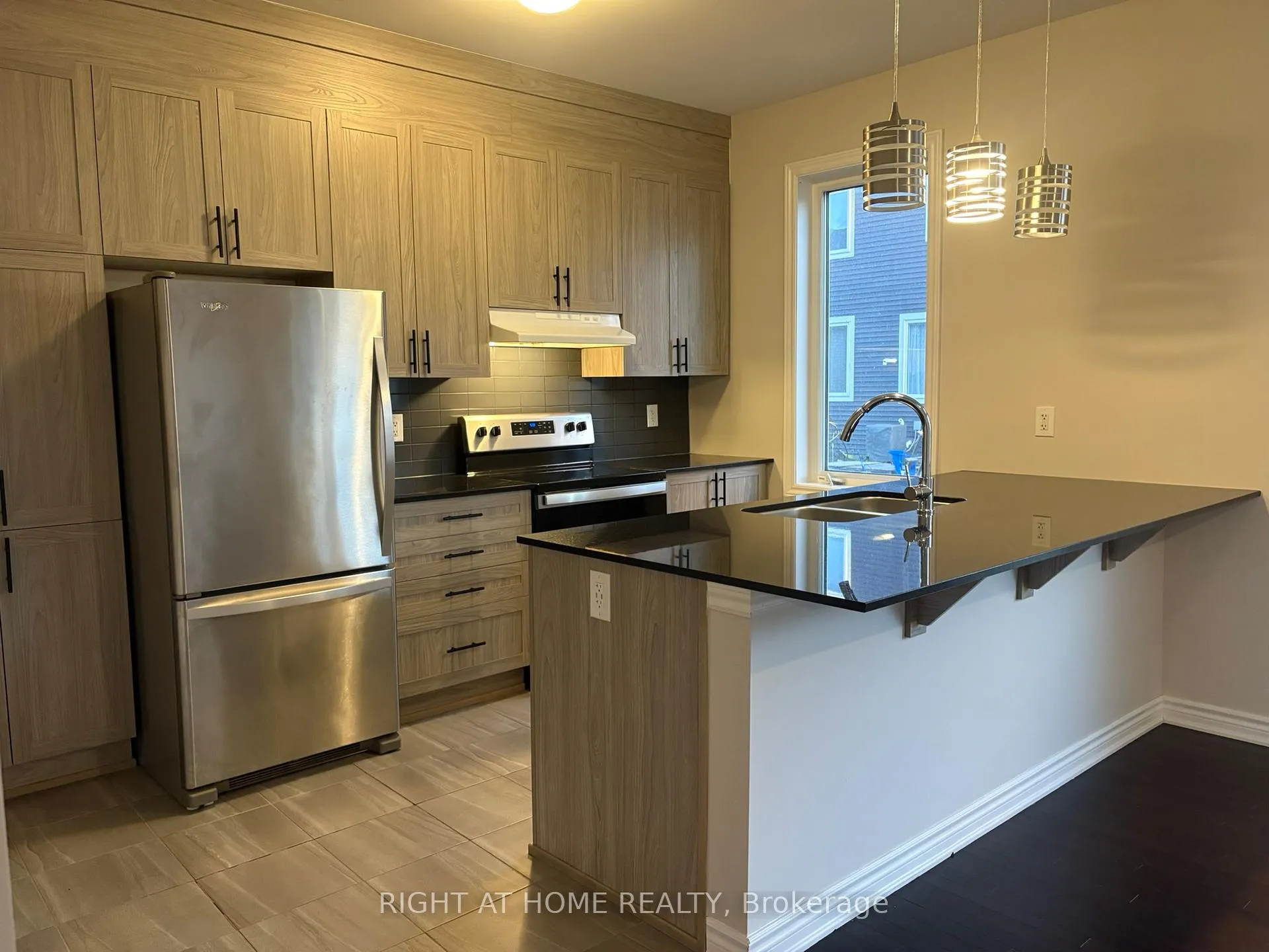 Photo 10 of 1906 Haiku Street, Ottawa, Barrhaven - Half Moon Bay — HOMEH