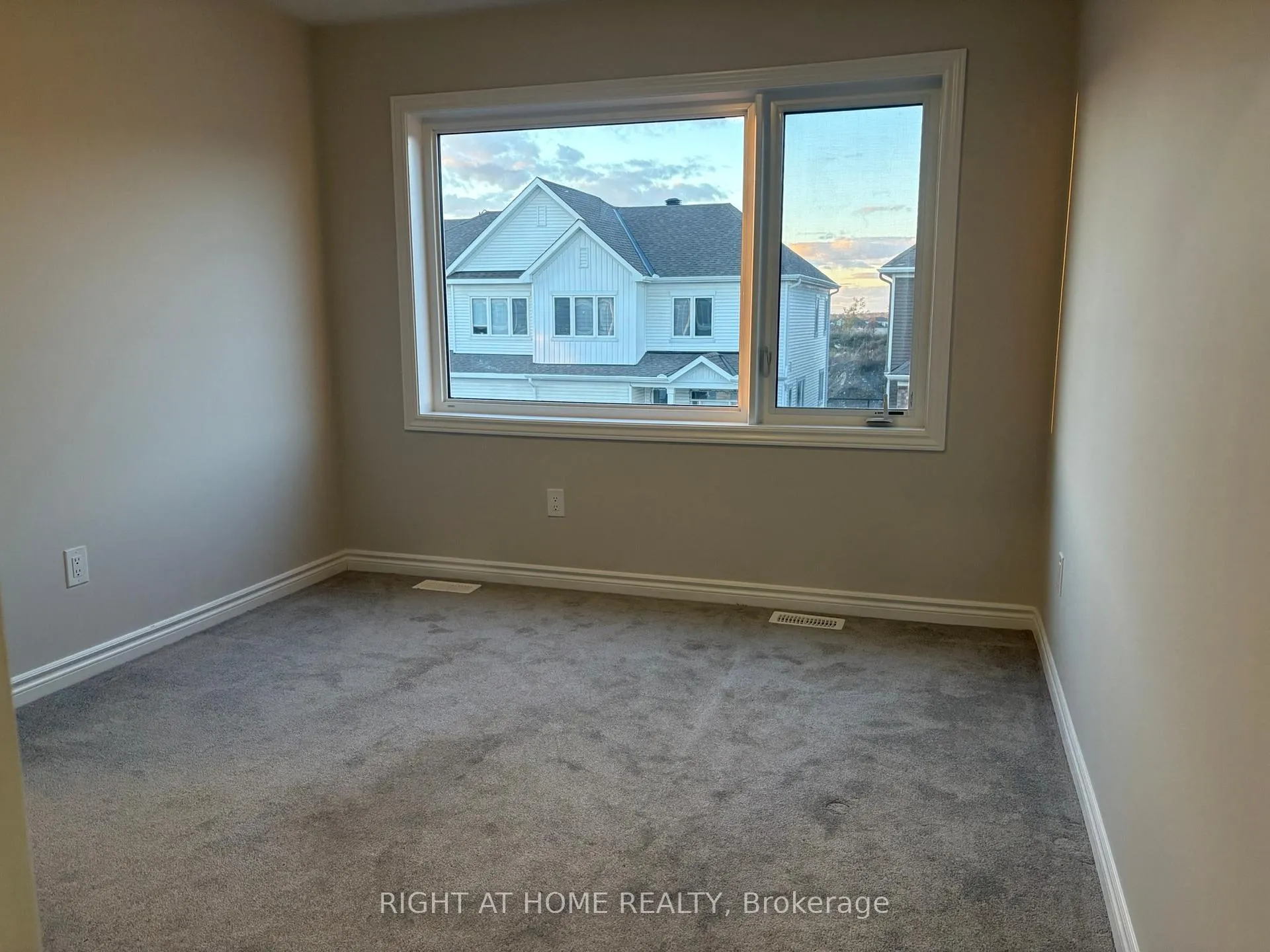 Photo 16 of 1906 Haiku Street, Ottawa, Barrhaven - Half Moon Bay — HOMEH