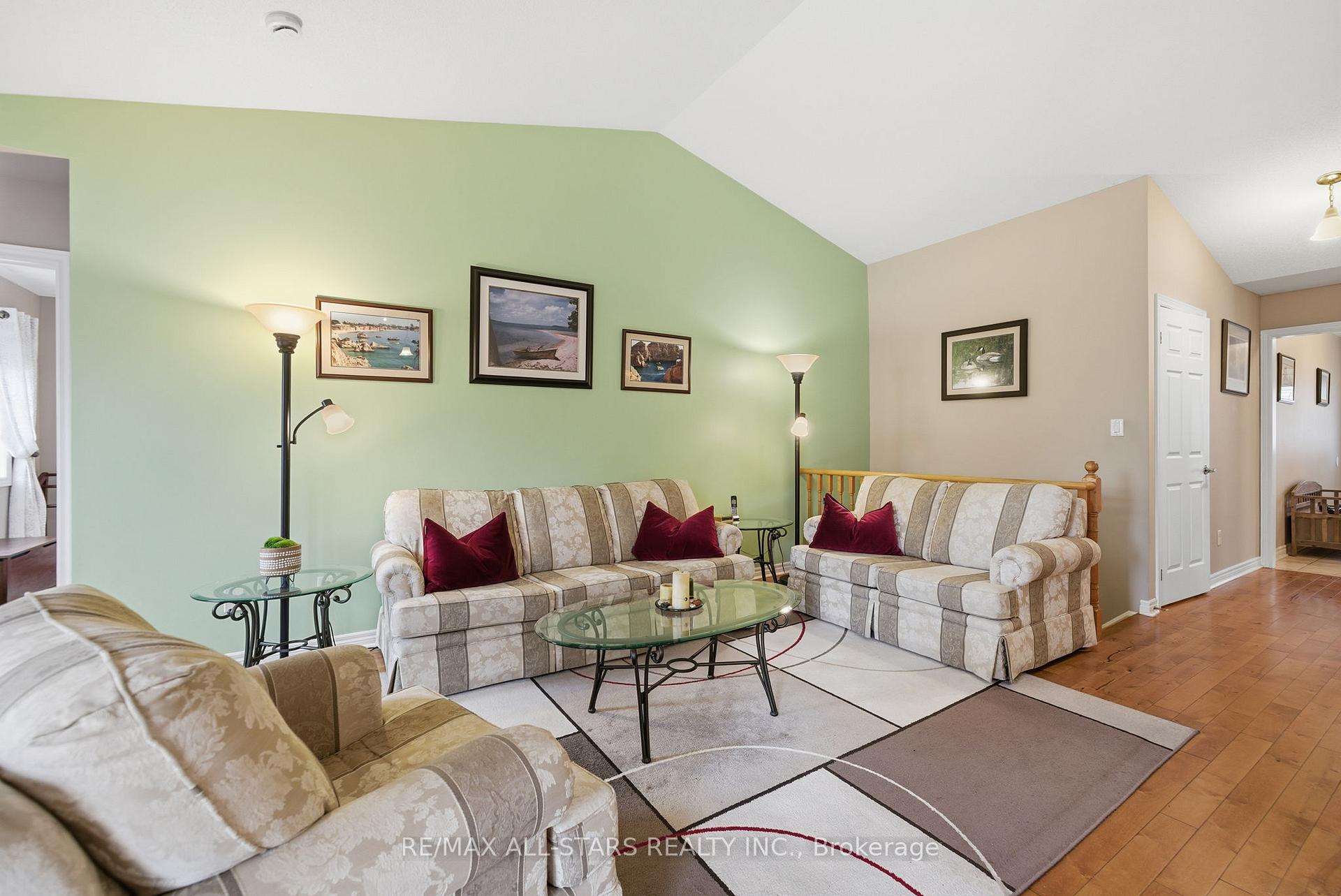 Photo 6 of 51 Oakside Drive, Uxbridge — HOMEH