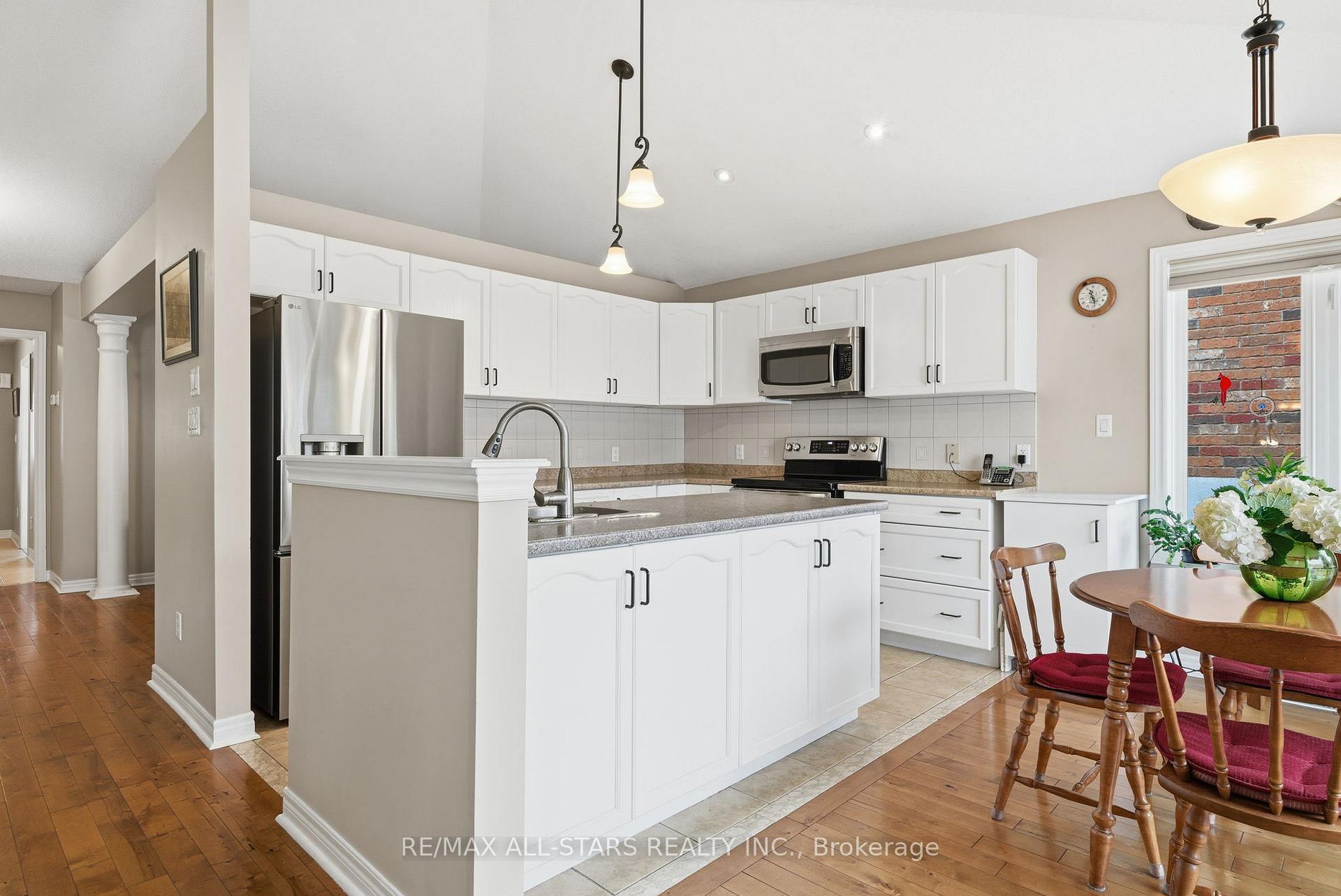 Photo 8 of 51 Oakside Drive, Uxbridge — HOMEH