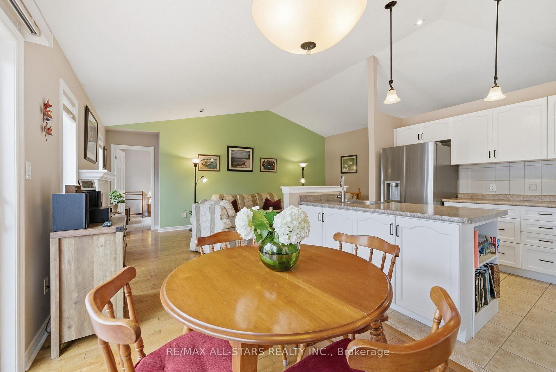 Photo 11 of 51 Oakside Drive, Uxbridge — HOMEH