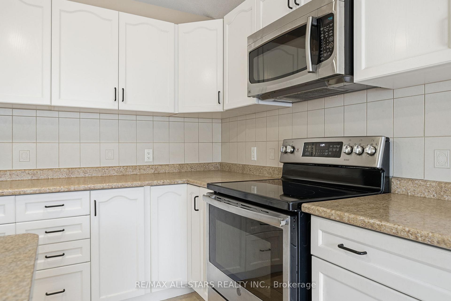 Photo 12 of 51 Oakside Drive, Uxbridge — HOMEH