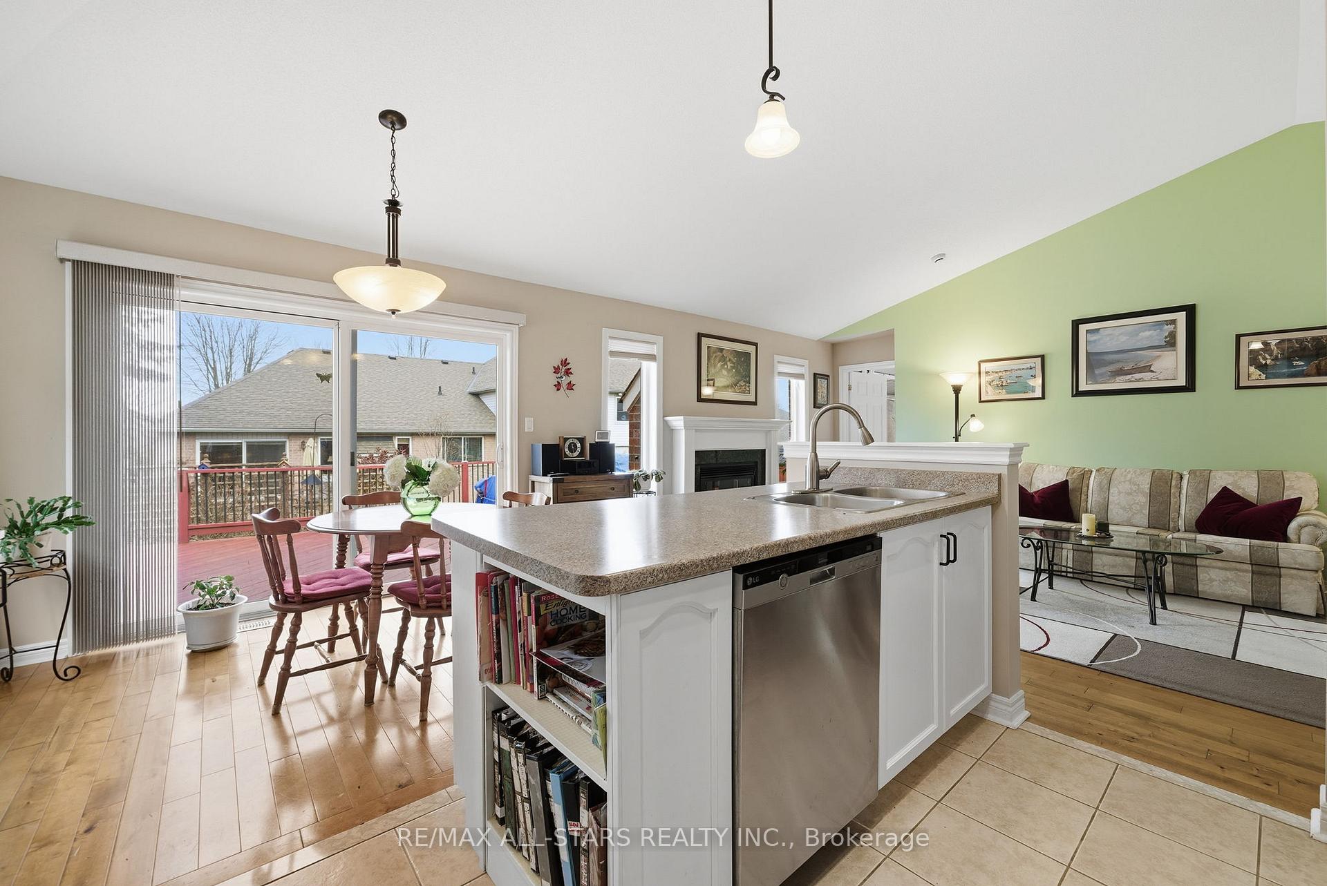 Photo 13 of 51 Oakside Drive, Uxbridge — HOMEH