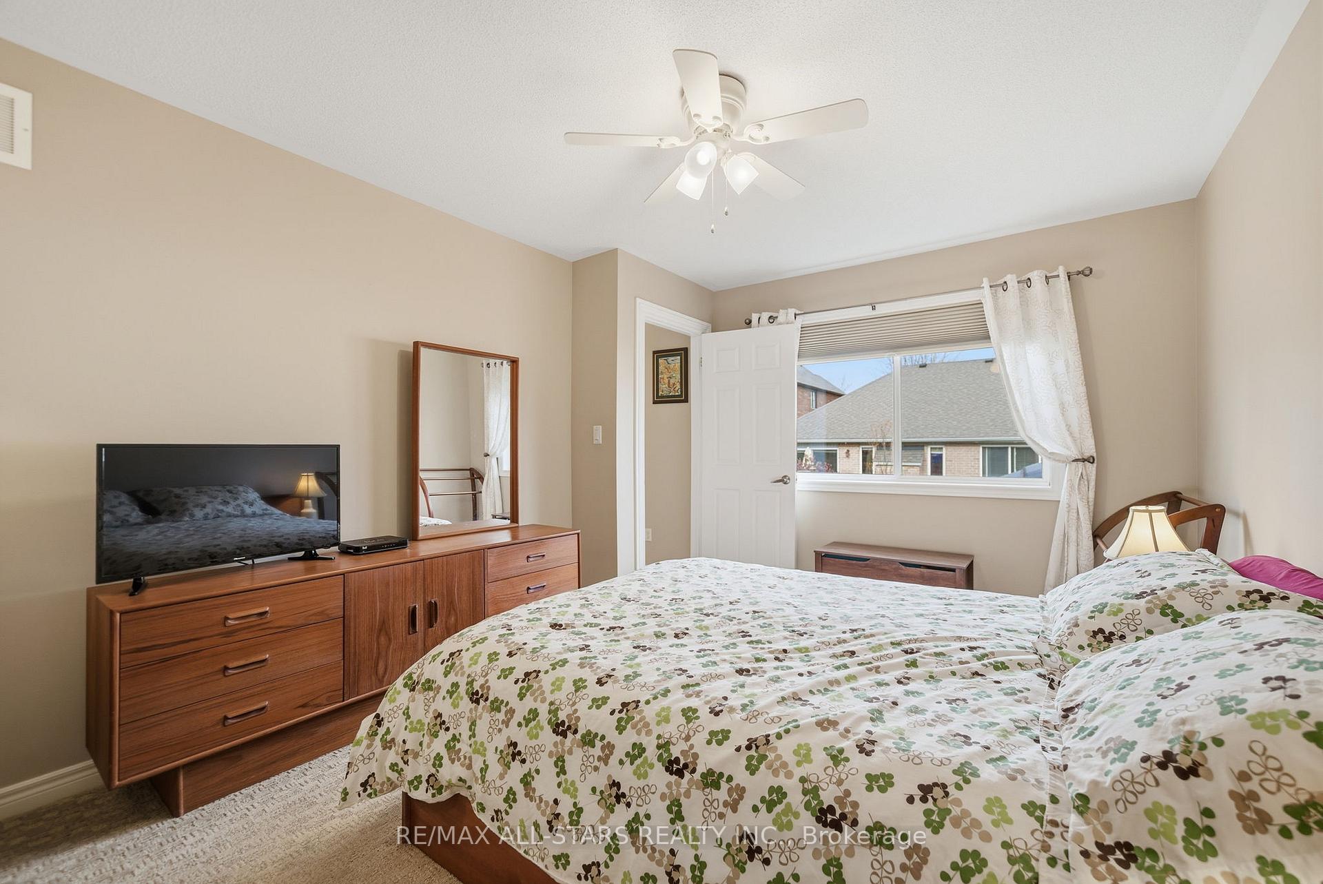 Photo 16 of 51 Oakside Drive, Uxbridge — HOMEH