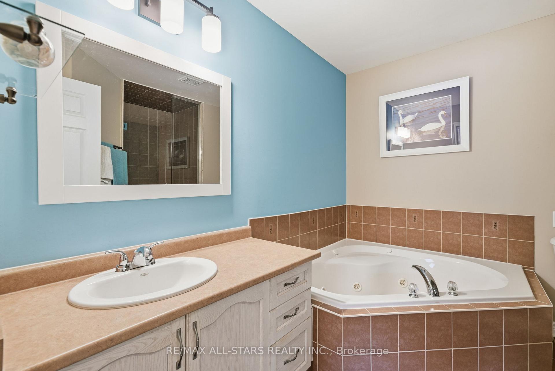 Photo 17 of 51 Oakside Drive, Uxbridge — HOMEH