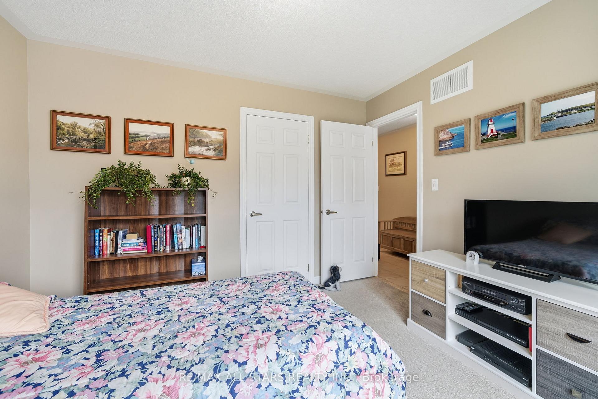 Photo 25 of 51 Oakside Drive, Uxbridge — HOMEH