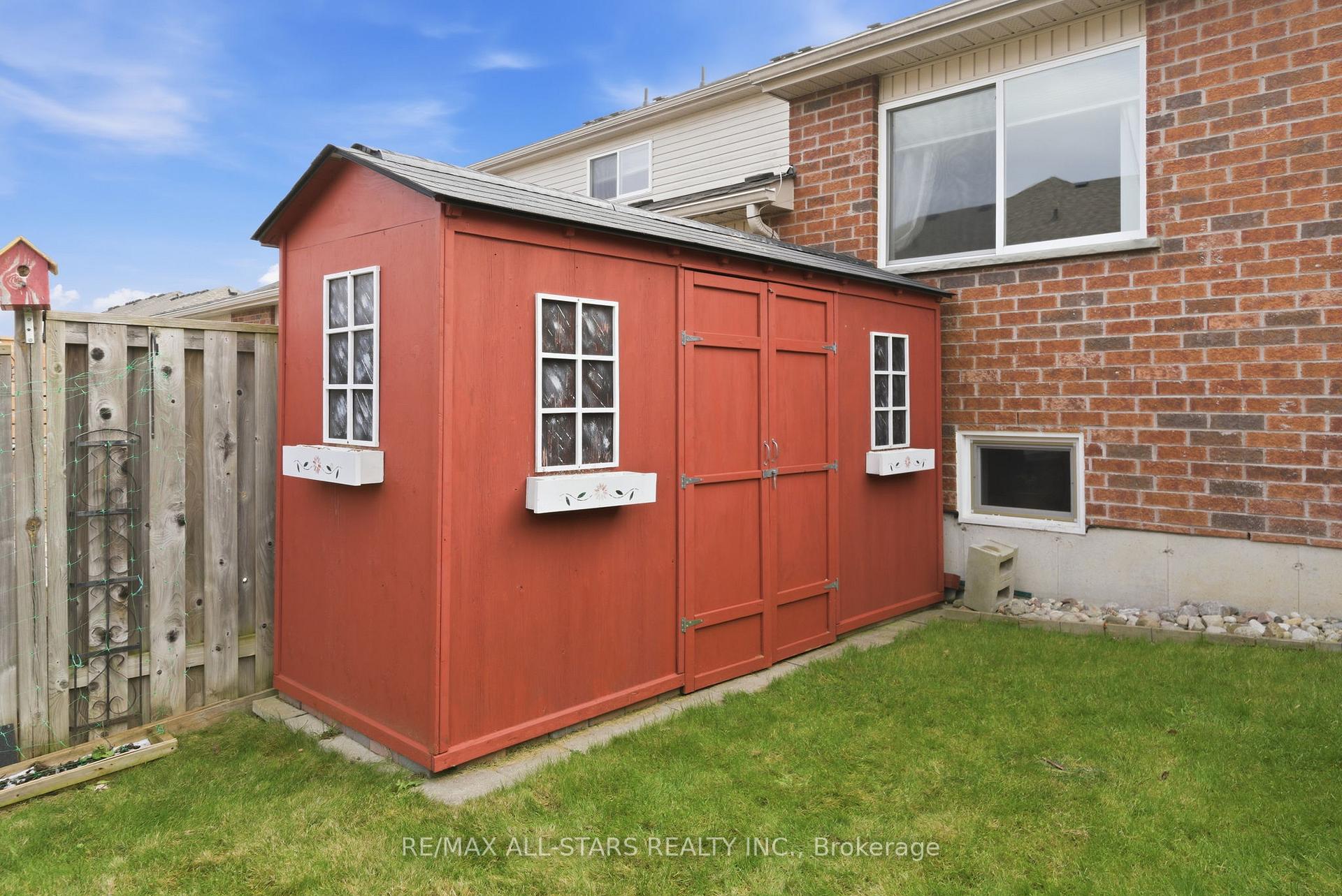 Photo 38 of 51 Oakside Drive, Uxbridge — HOMEH