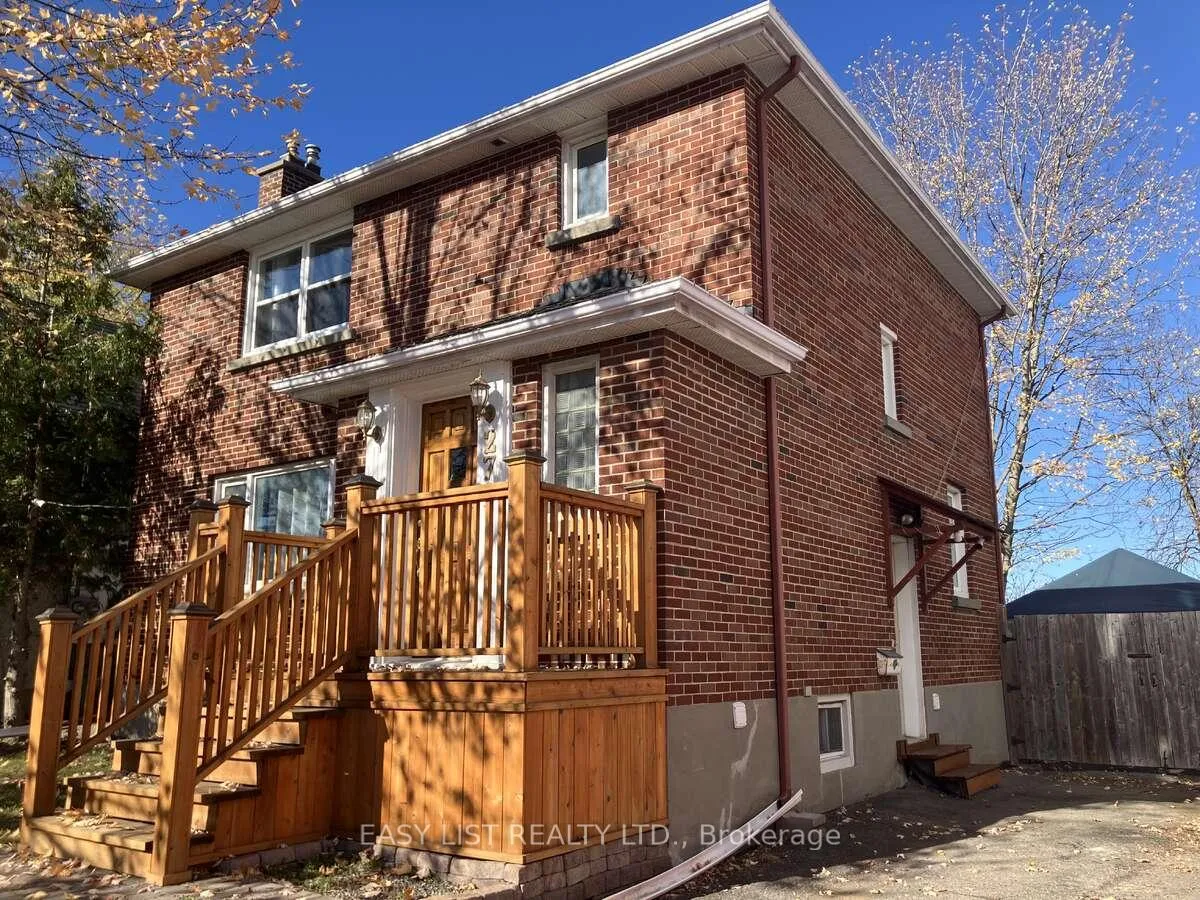 Front of 271 Mcarthur Avenue