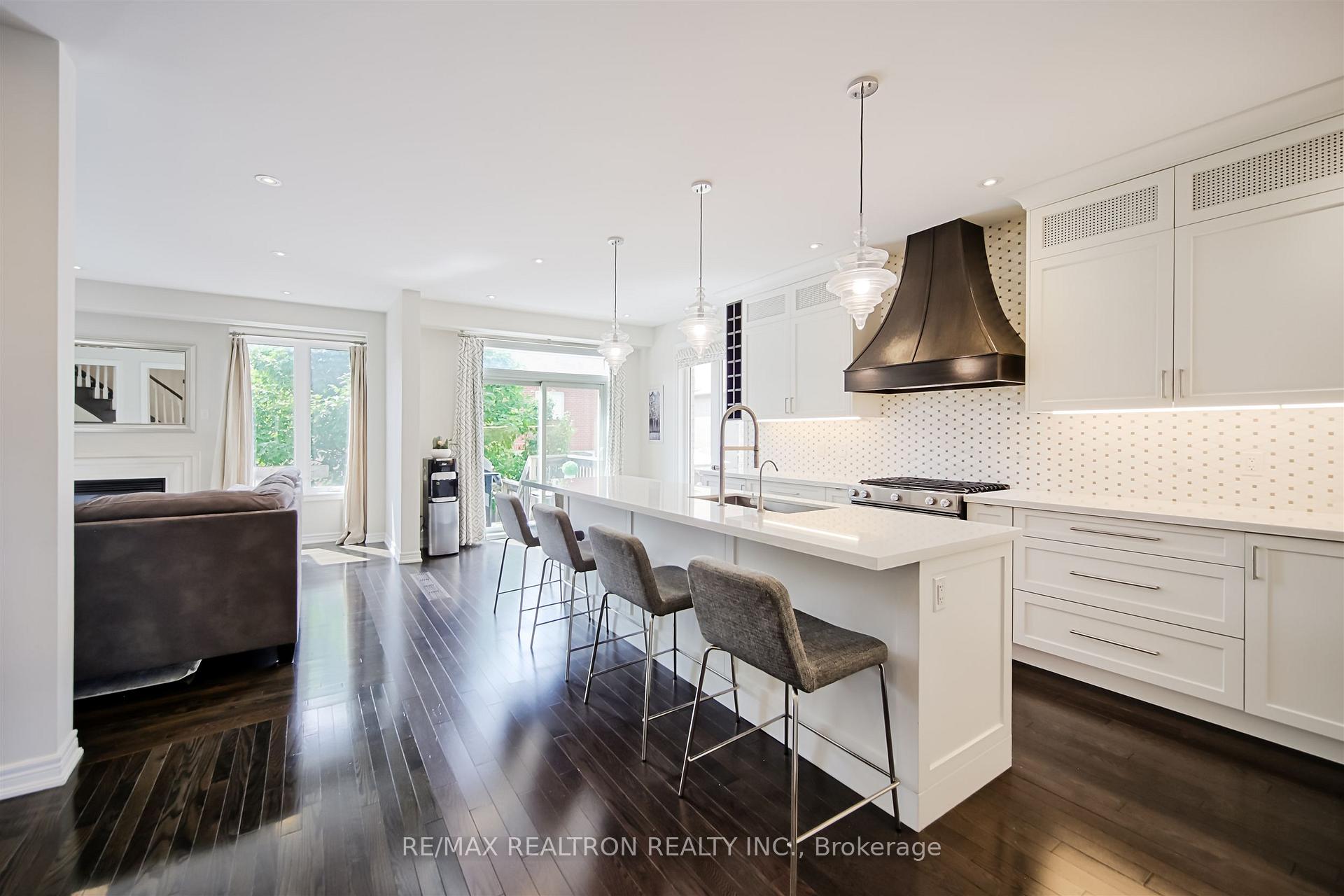 Photo 8 of 51 Steel Drive, Aurora, Bayview Northeast — HOMEH