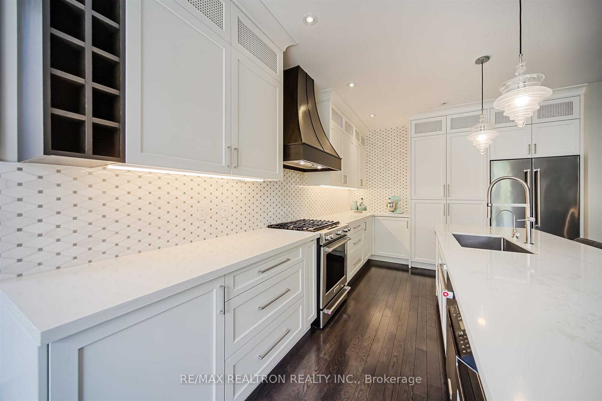 Photo 10 of 51 Steel Drive, Aurora, Bayview Northeast — HOMEH
