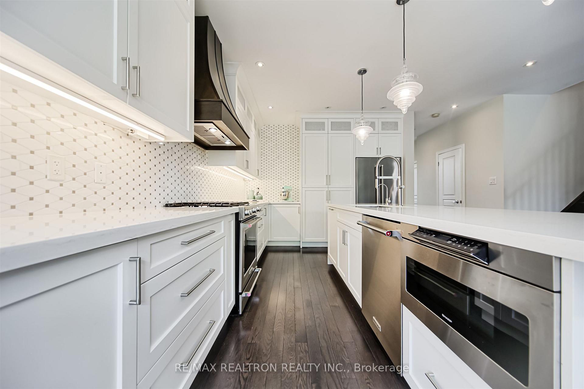 Photo 9 of 51 Steel Drive, Aurora, Bayview Northeast — HOMEH