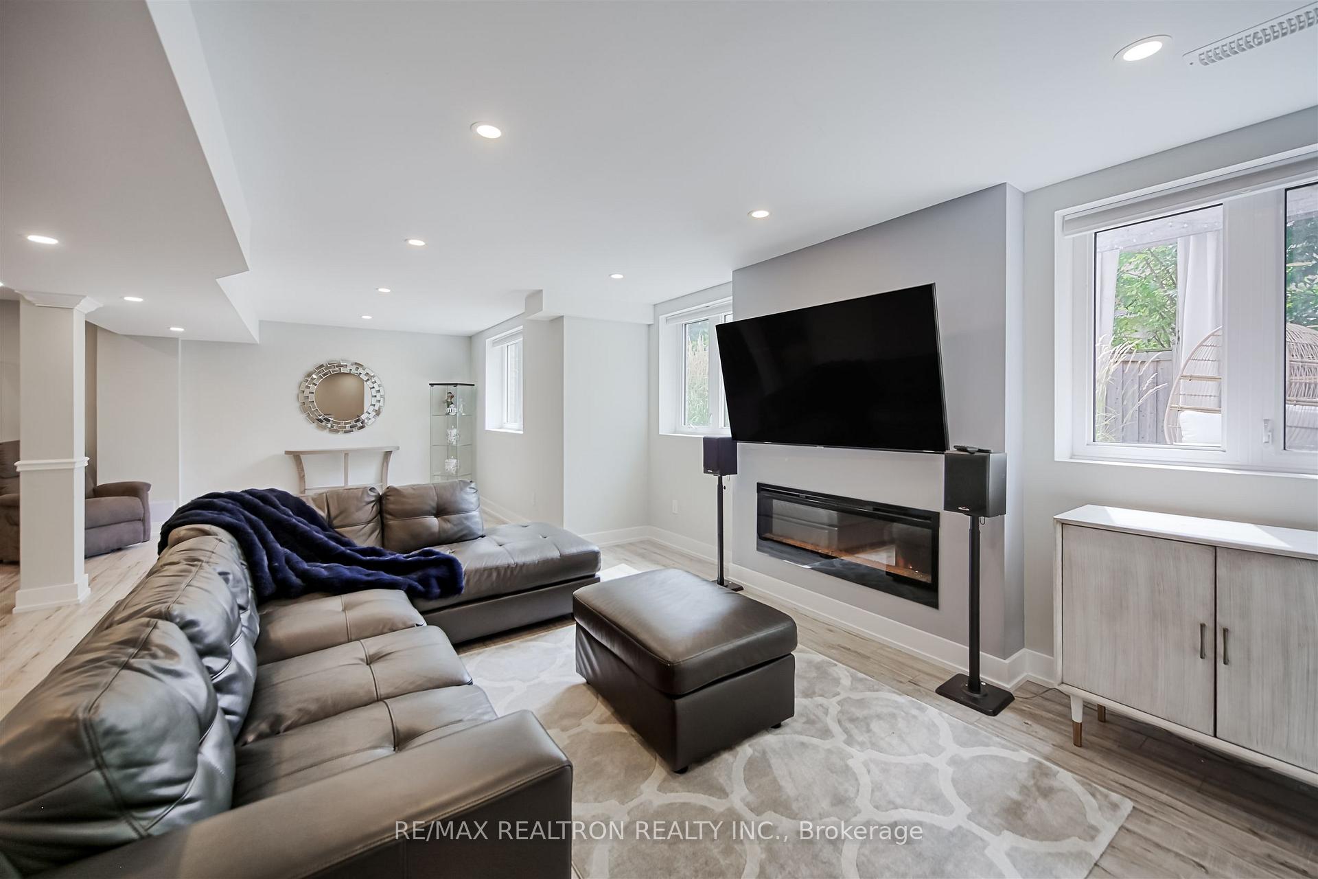 Photo 34 of 51 Steel Drive, Aurora, Bayview Northeast — HOMEH