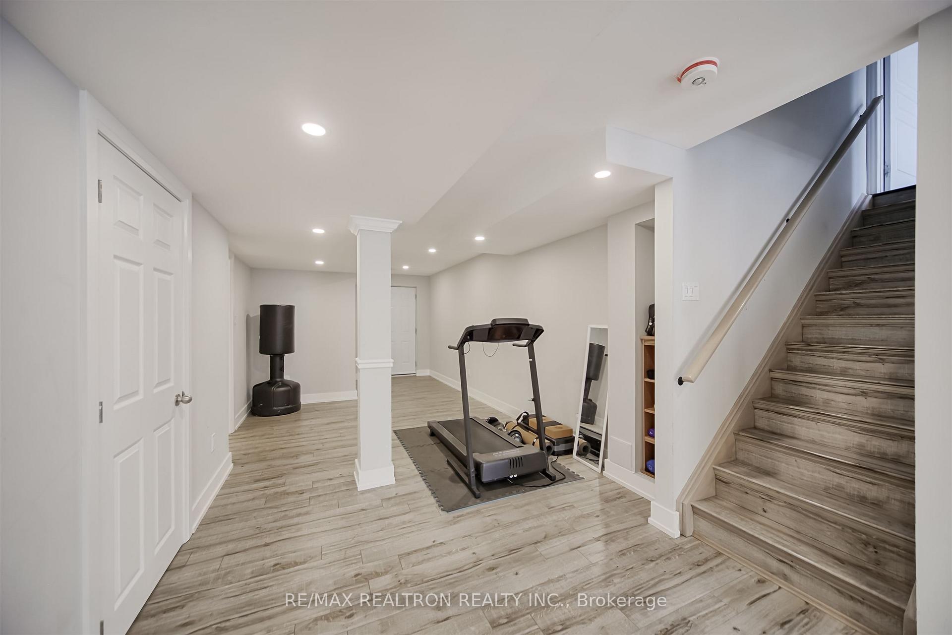 Photo 36 of 51 Steel Drive, Aurora, Bayview Northeast — HOMEH