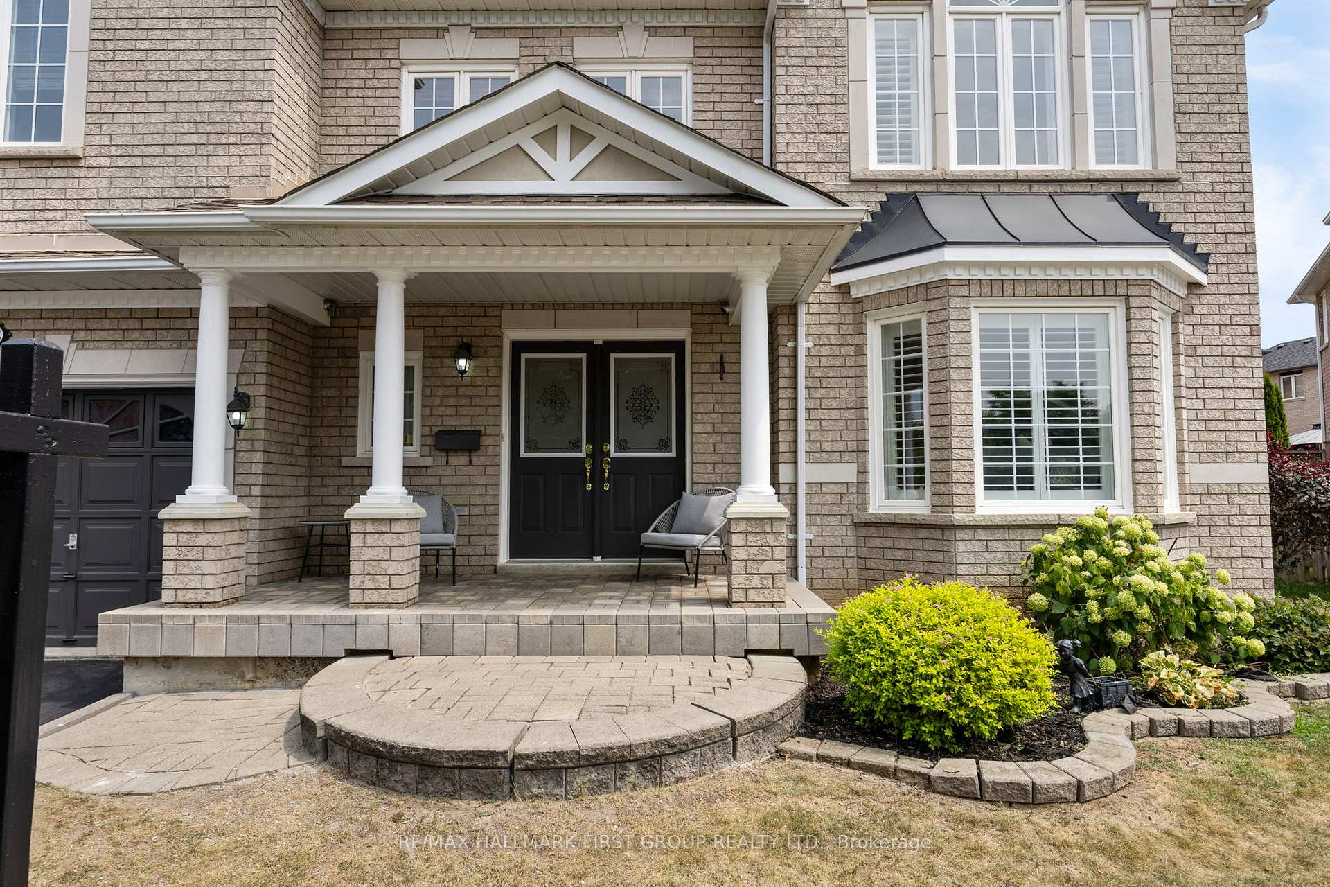 Photo 2 of 19 Ballgrove Crescent, Ajax, Northwest Ajax — HOMEH