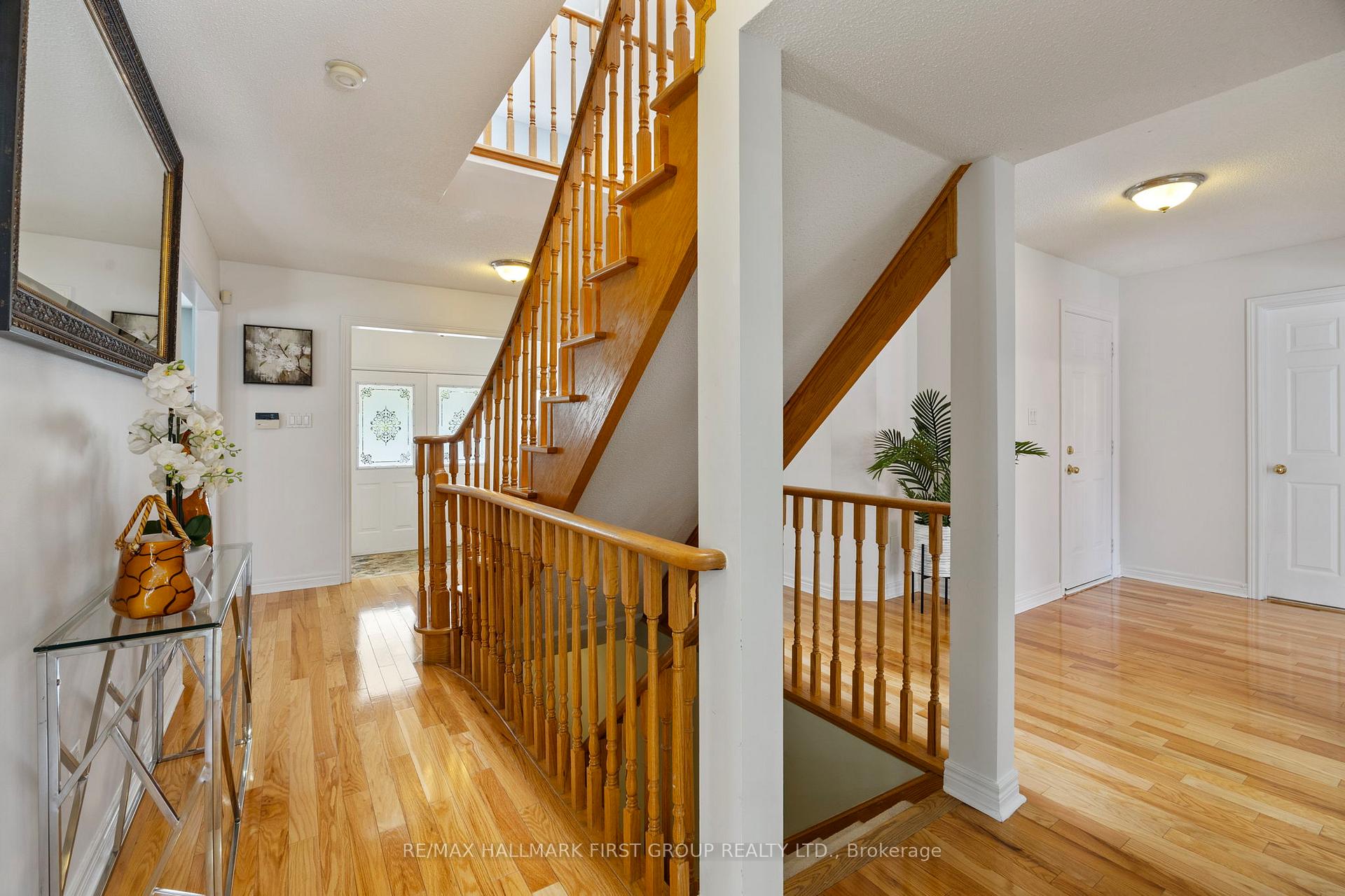 Photo 6 of 19 Ballgrove Crescent, Ajax, Northwest Ajax — HOMEH