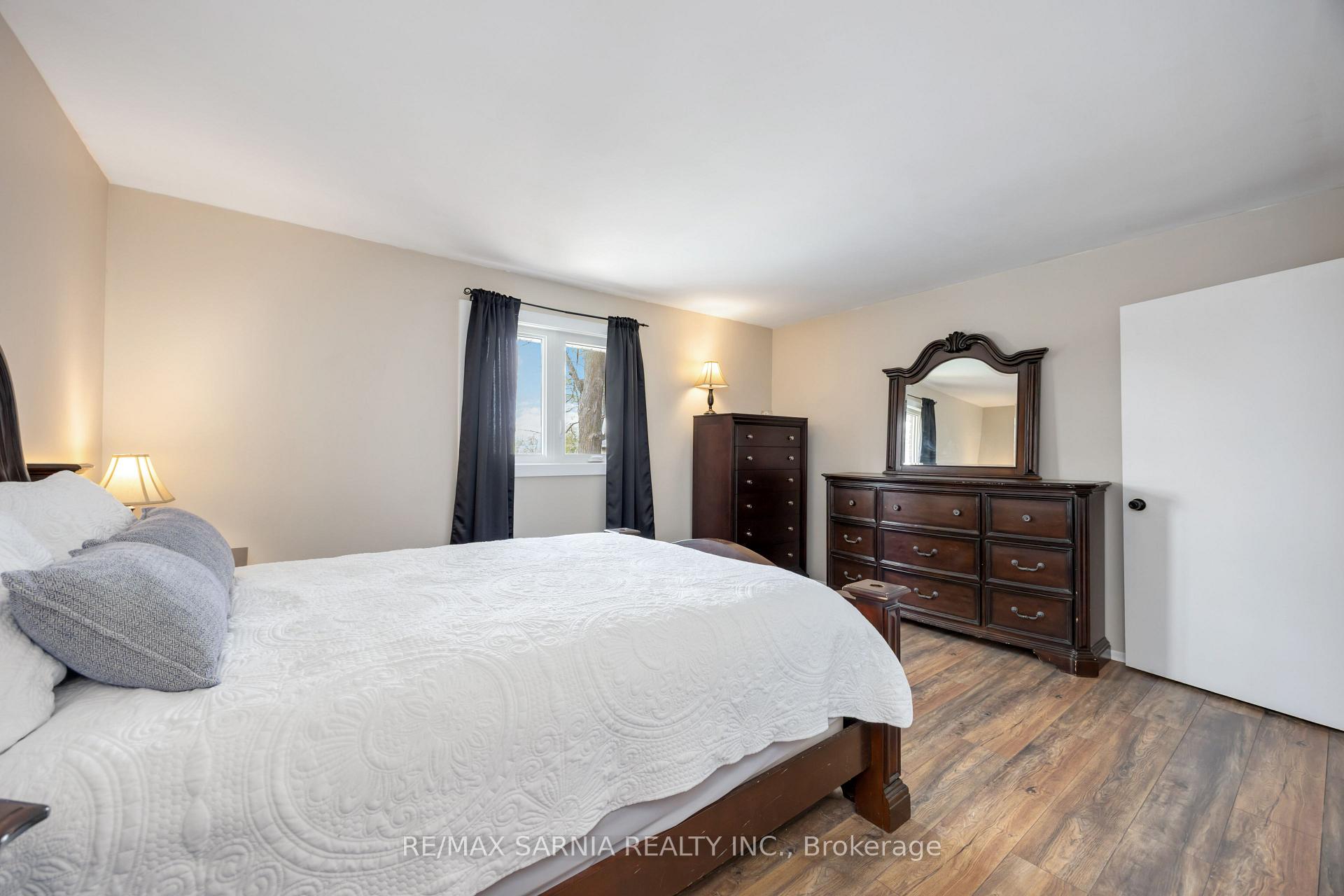 Photo 10 of 12 Sunset Avenue, Warwick, Watford — HOMEH