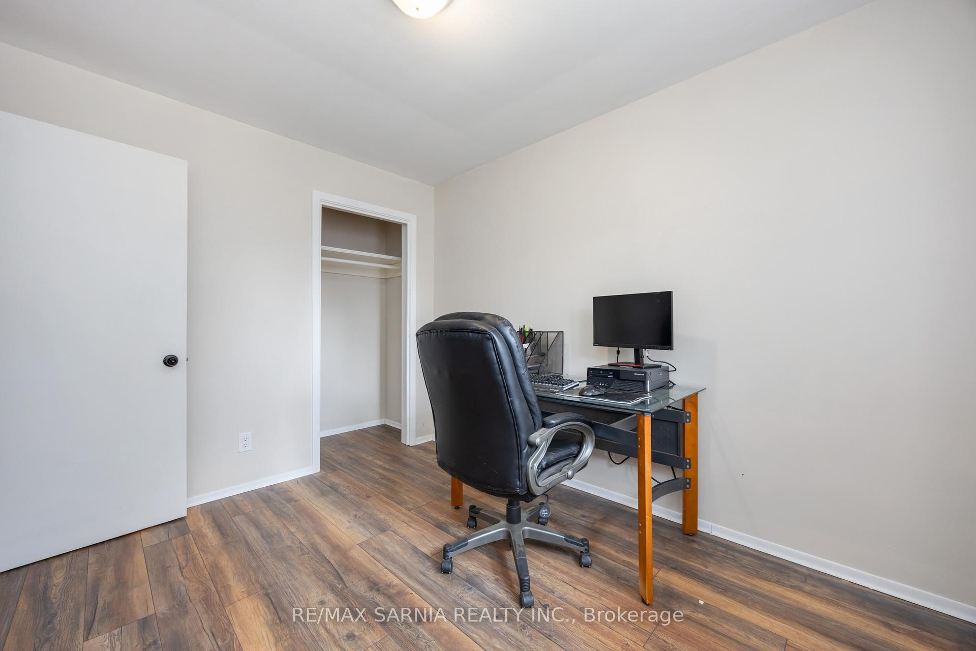 Photo 12 of 12 Sunset Avenue, Warwick, Watford — HOMEH