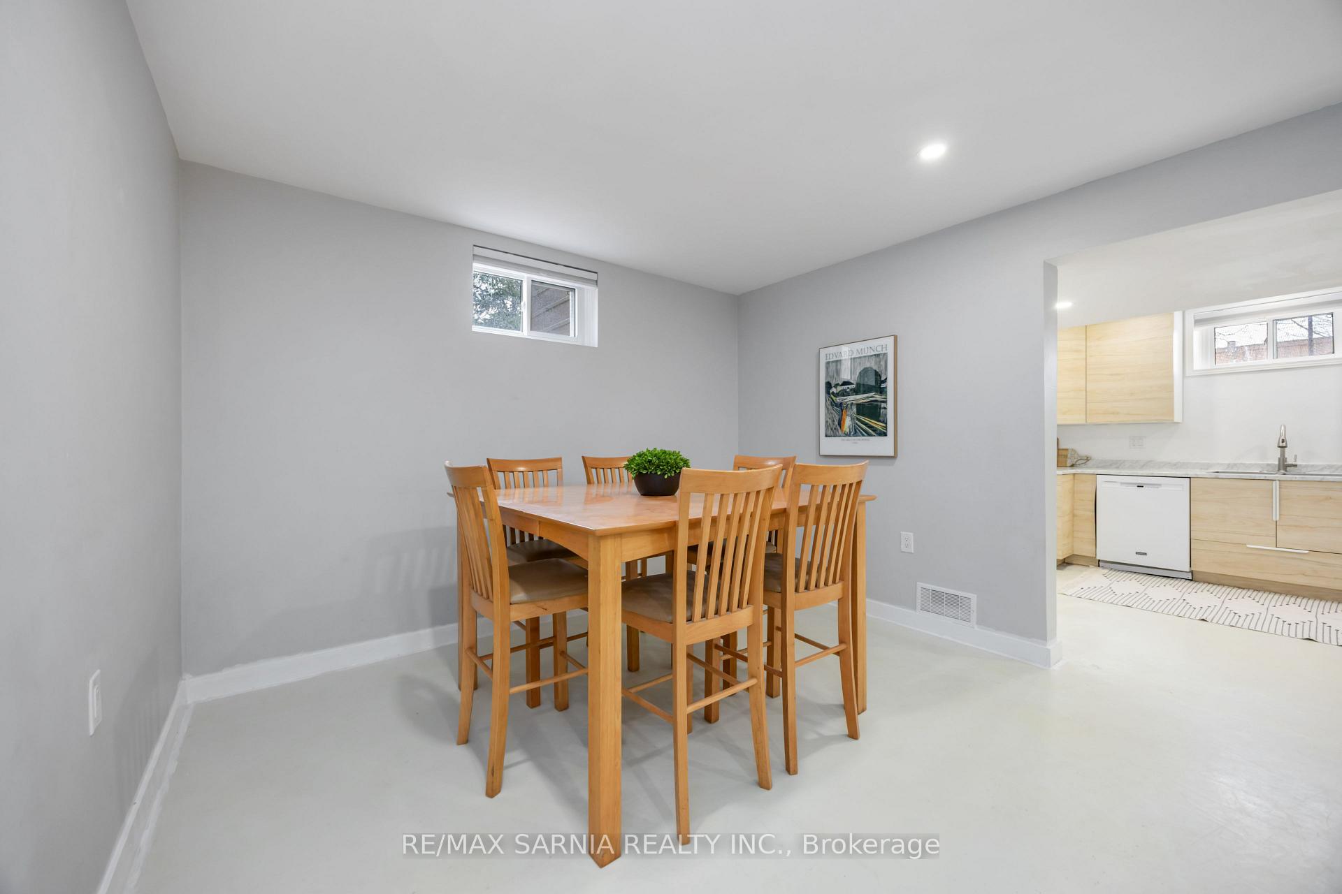 Photo 16 of 12 Sunset Avenue, Warwick, Watford — HOMEH