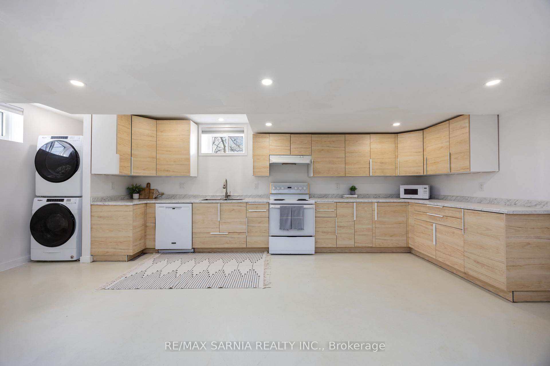 Photo 17 of 12 Sunset Avenue, Warwick, Watford — HOMEH