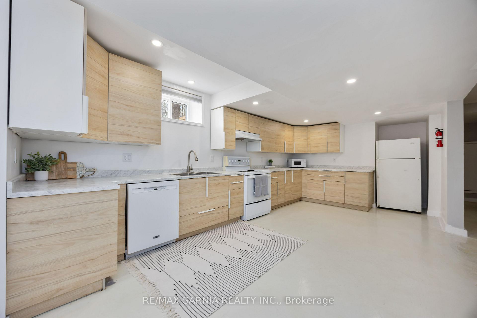 Photo 18 of 12 Sunset Avenue, Warwick, Watford — HOMEH