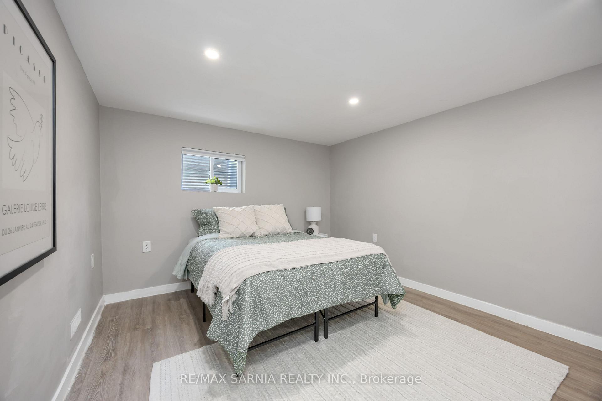 Photo 19 of 12 Sunset Avenue, Warwick, Watford — HOMEH