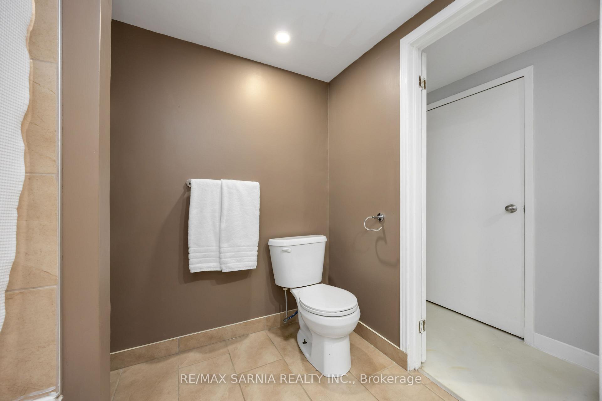 Photo 25 of 12 Sunset Avenue, Warwick, Watford — HOMEH