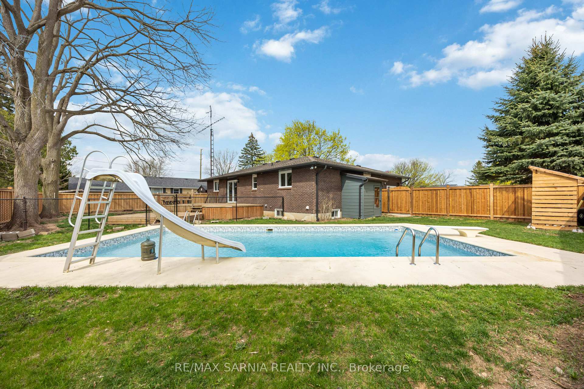 Photo 28 of 12 Sunset Avenue, Warwick, Watford — HOMEH