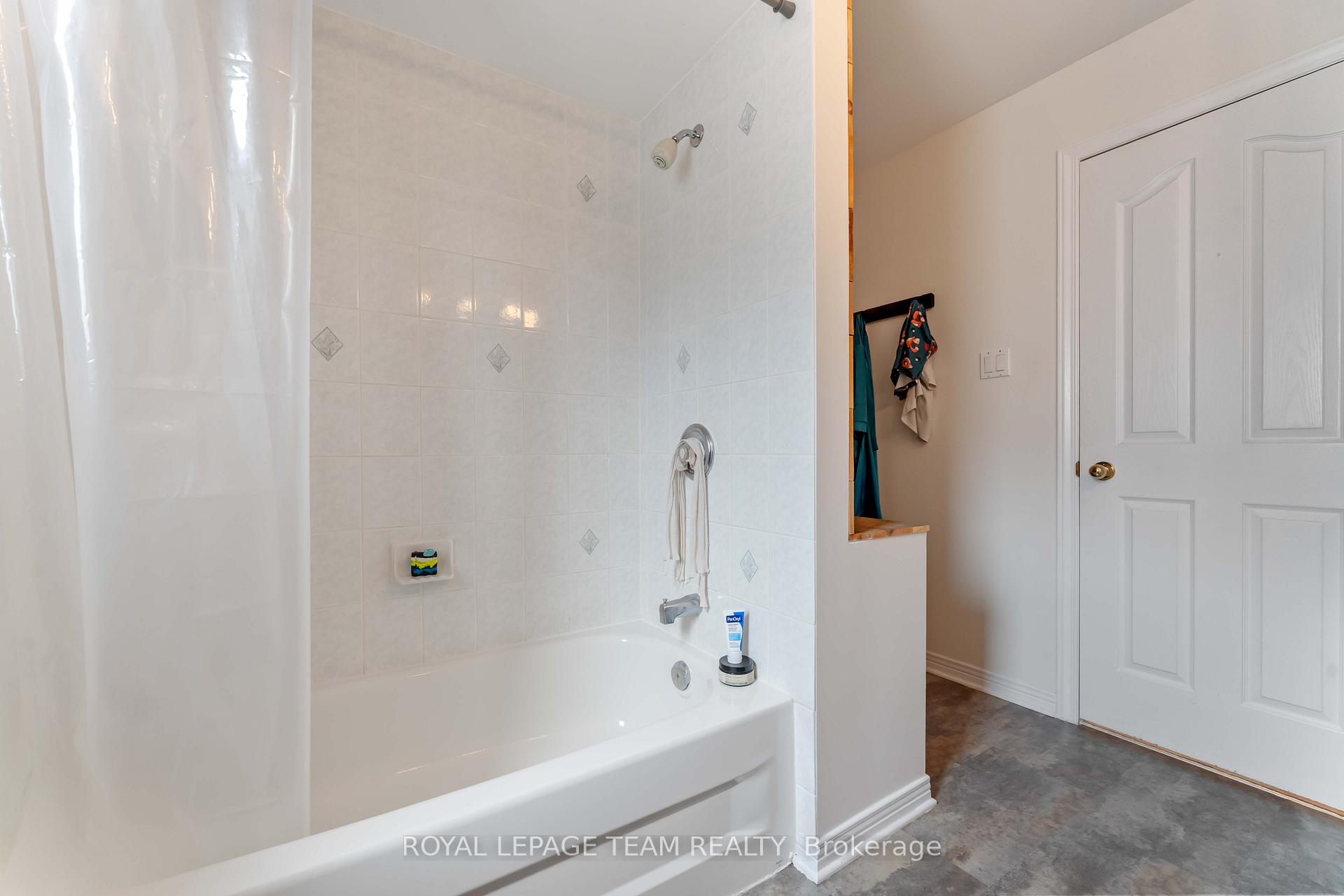 Photo 22 of 4317 Owl Valley Drive, Ottawa, Riverside South/Gloucester Glen — HOMEH