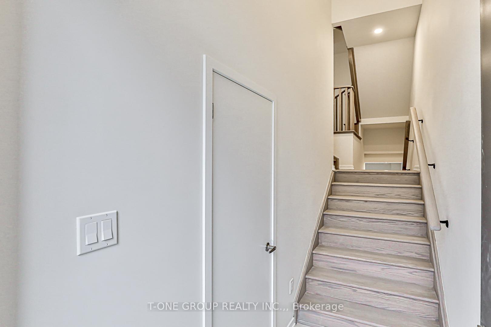 Photo 2 of 34 Origin Way, Vaughan, Patterson — HOMEH