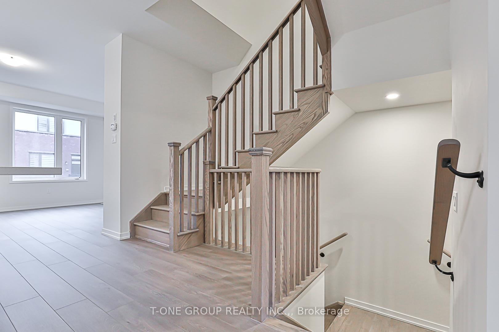 Photo 4 of 34 Origin Way, Vaughan, Patterson — HOMEH