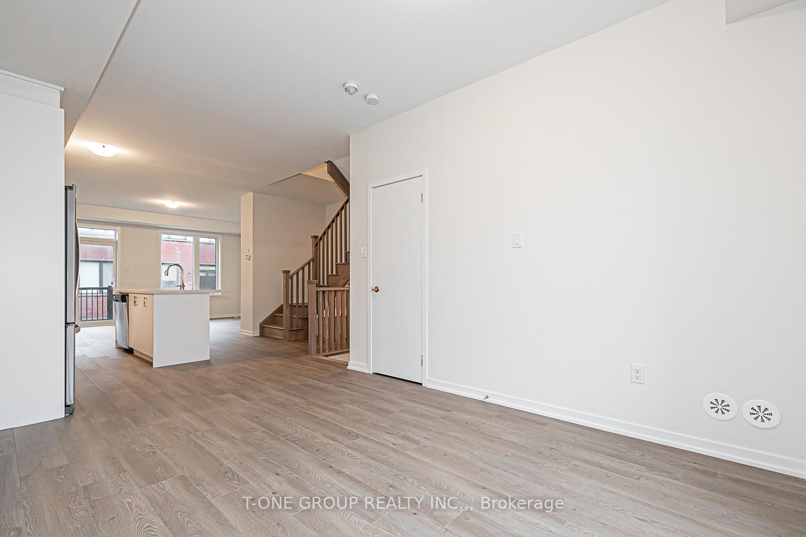 Photo 6 of 34 Origin Way, Vaughan, Patterson — HOMEH