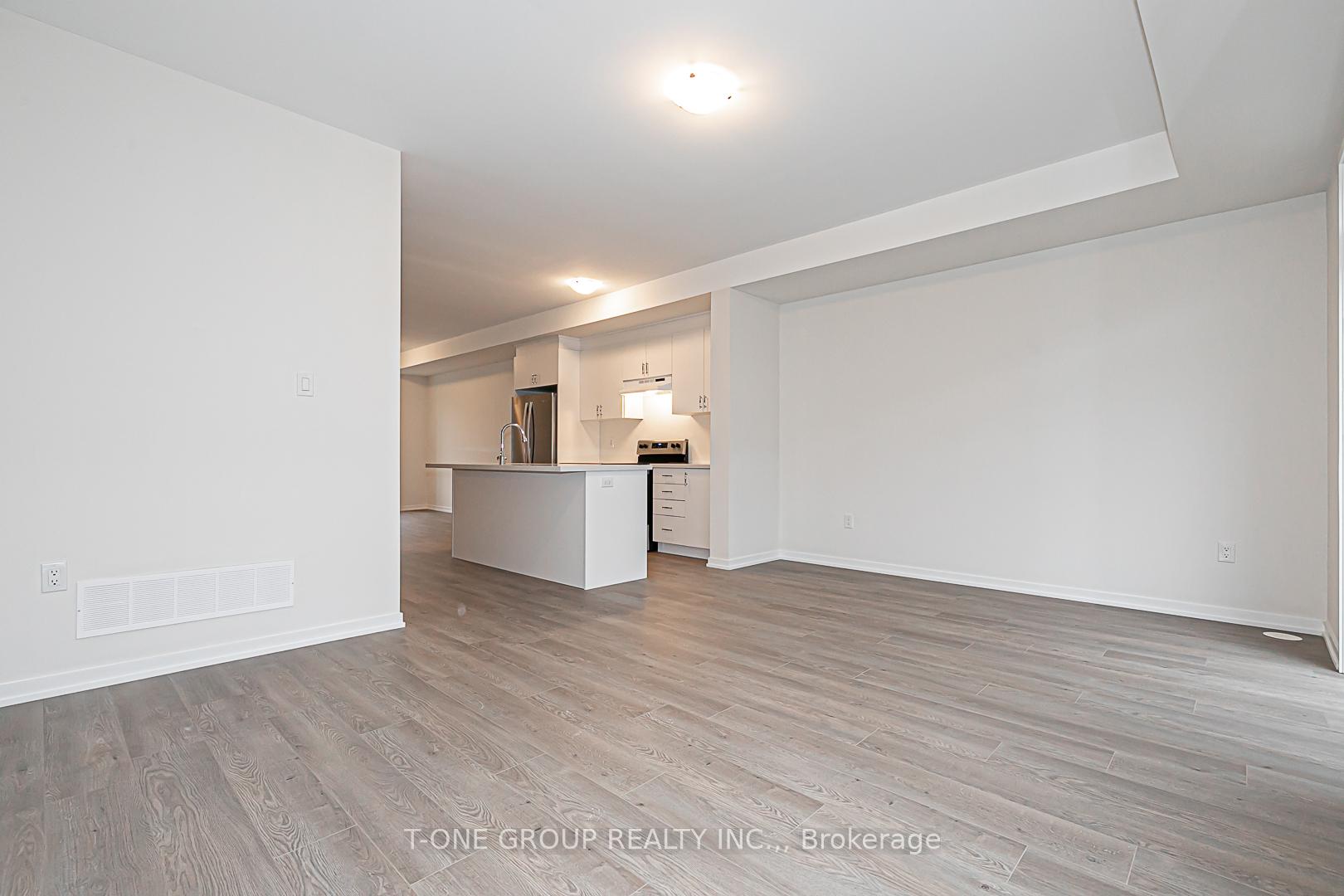 Photo 12 of 34 Origin Way, Vaughan, Patterson — HOMEH