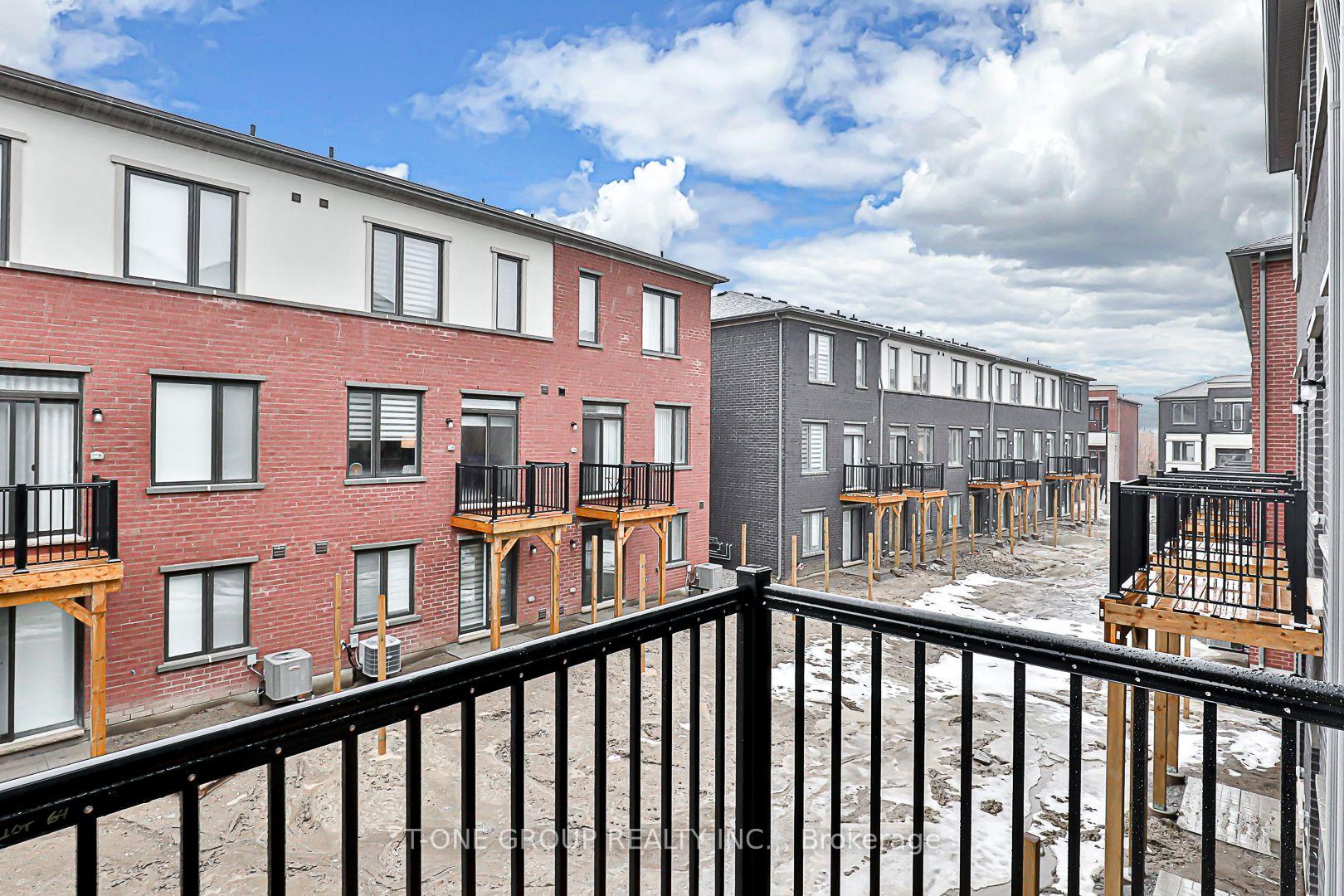Photo 16 of 34 Origin Way, Vaughan, Patterson — HOMEH
