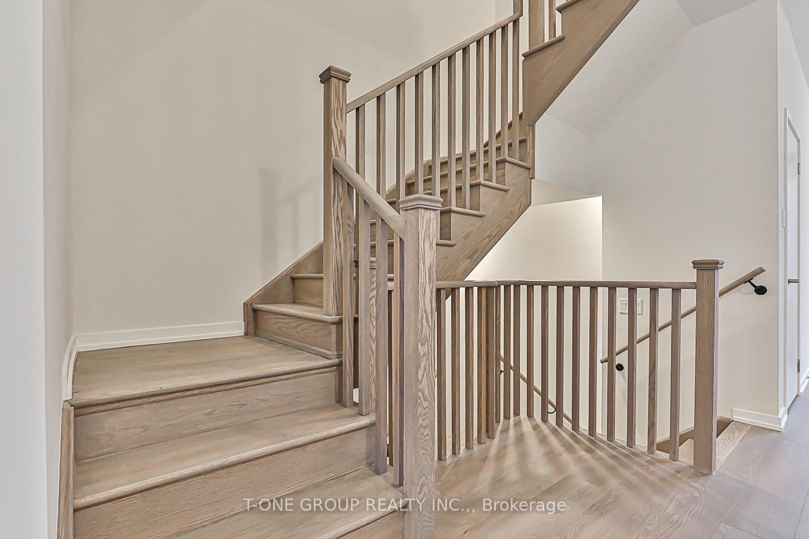 Photo 17 of 34 Origin Way, Vaughan, Patterson — HOMEH
